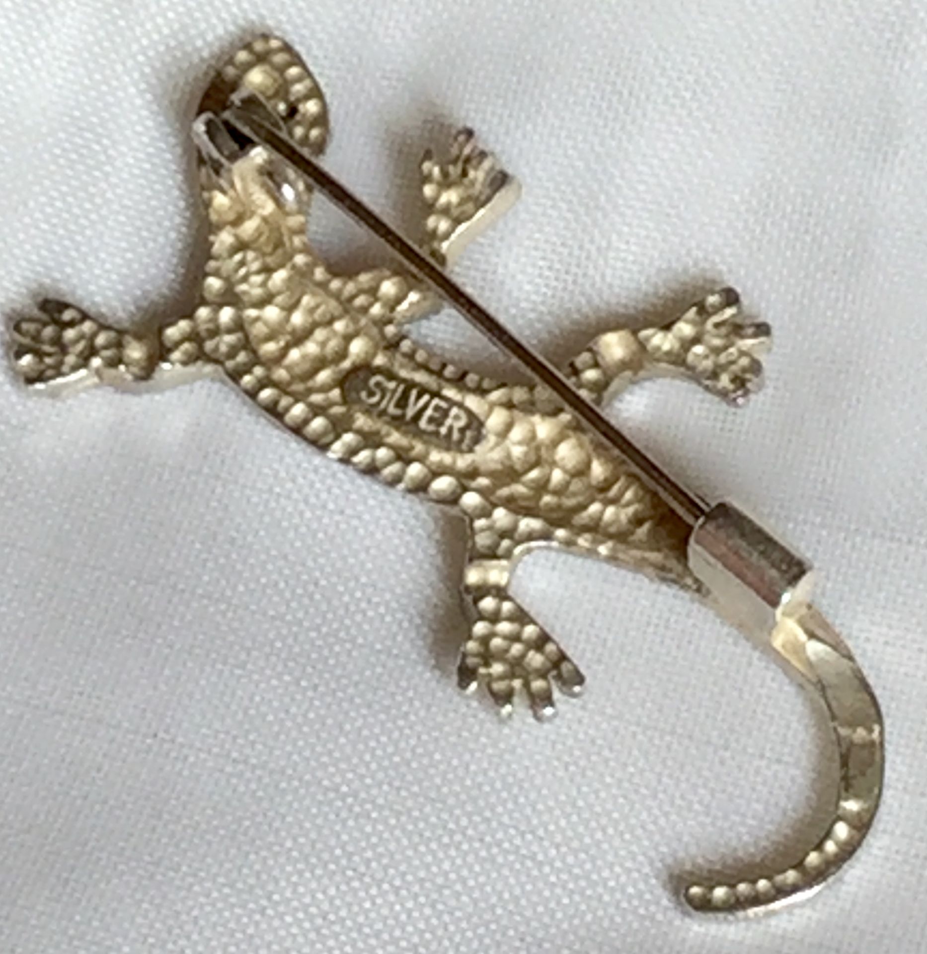 Silver Vintage Lizard Brooch with sparkly onyx eyes 4.10 grams - Image 2 of 7