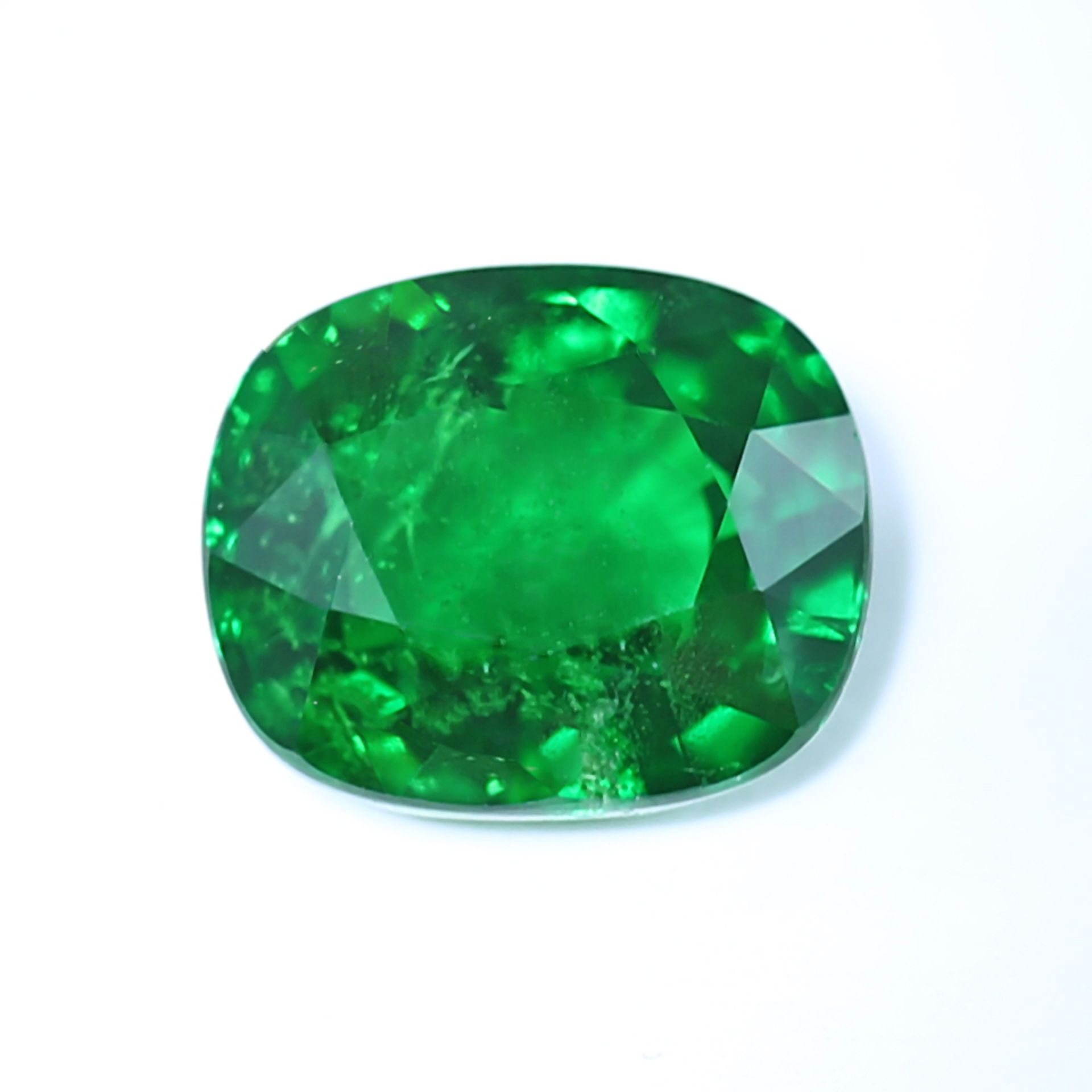 GIA Certified 4.02 ct. Tsavorite Garnet - Untreated - KENYA, EAST AFRICA - Image 3 of 7