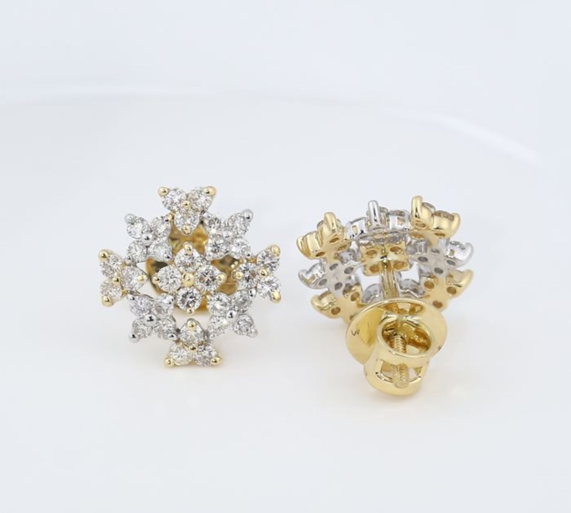 IGI Certified 18 K / 750 Yellow Gold Diamond Earrings - Image 7 of 8