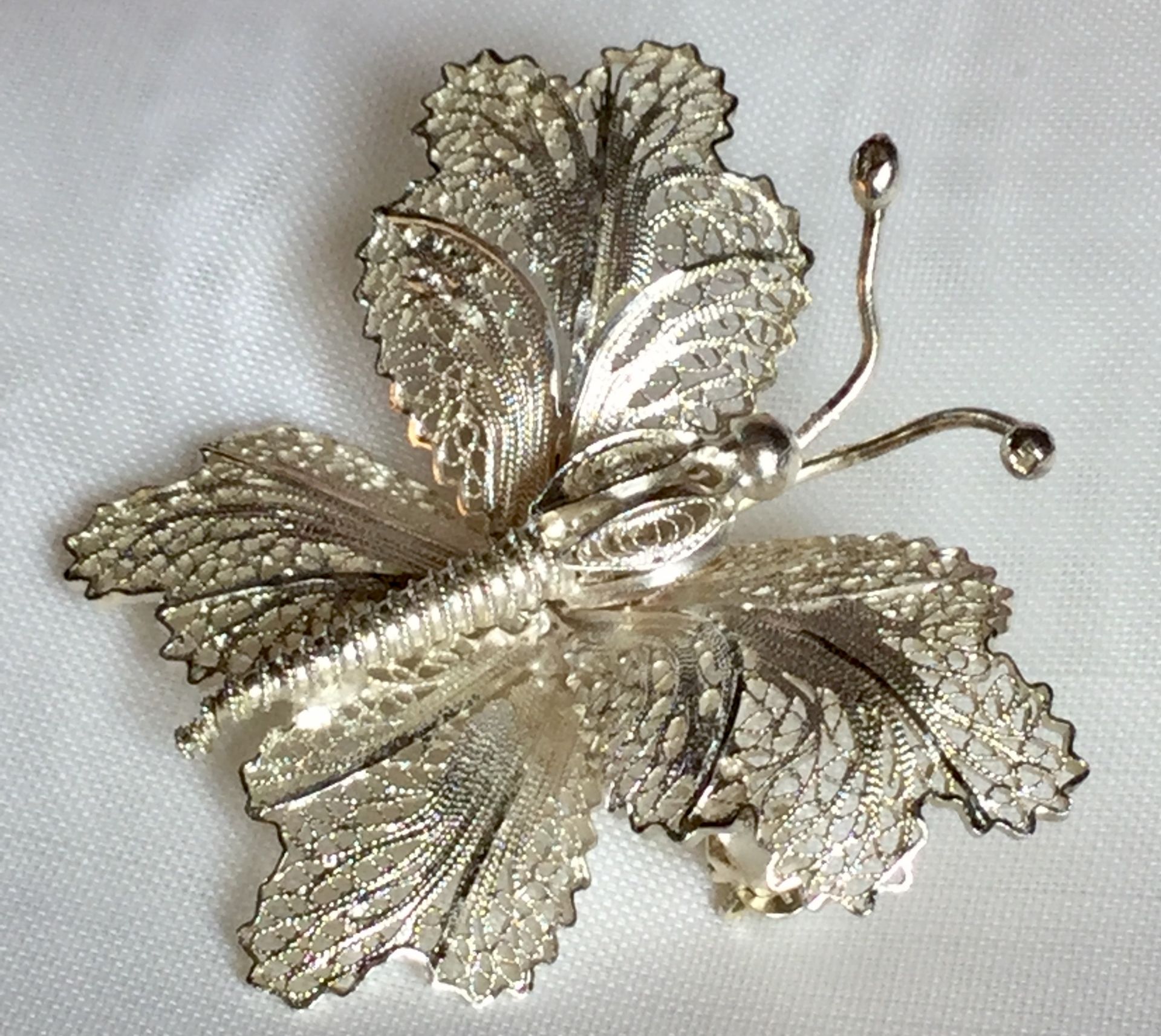 Vintage Malta Butterfly Brooch Scarf Pin filigree 6.6 grams - Image 2 of 5