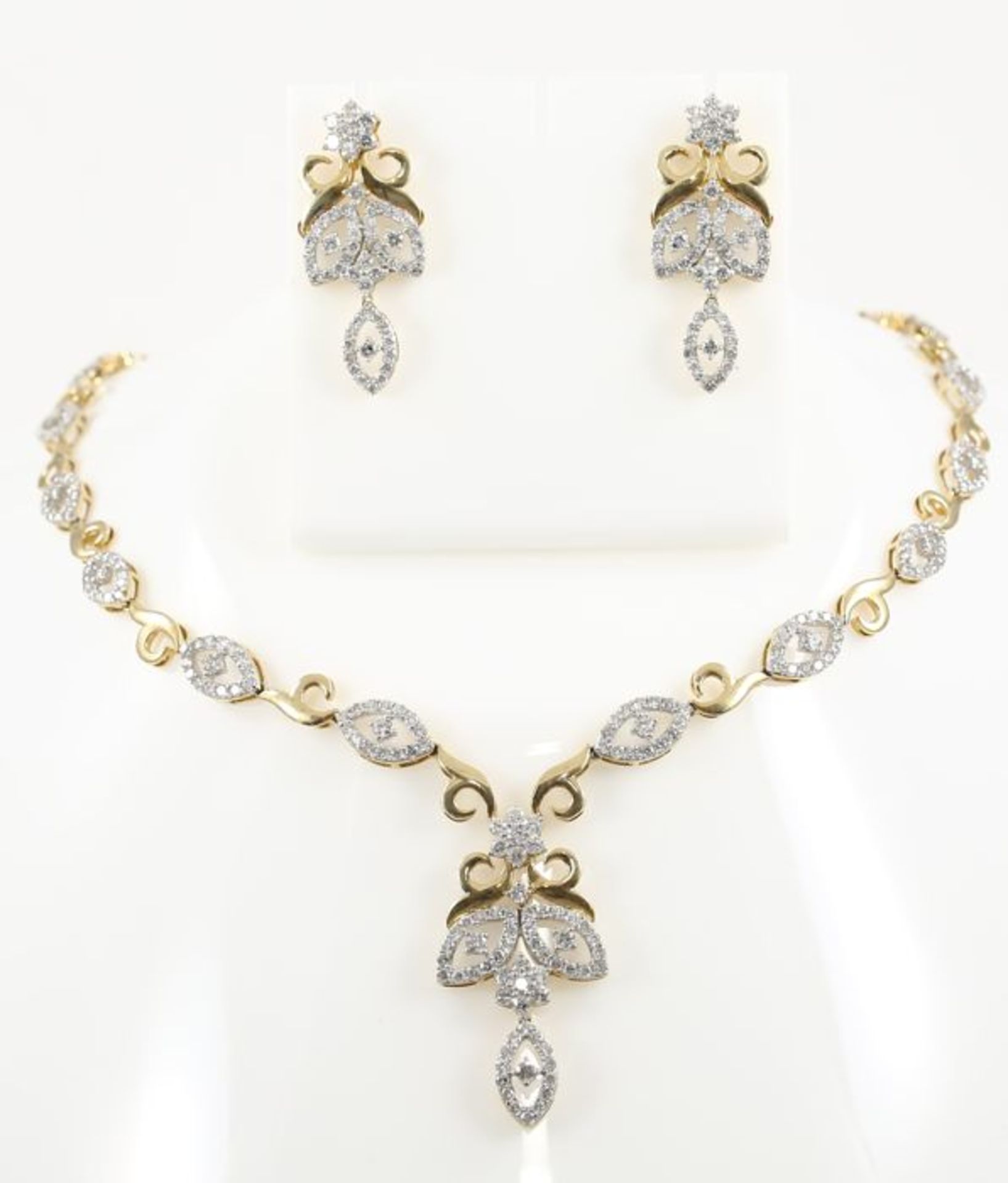 IGI Certified 14 K / 585 Yellow Gold Diamond Necklace with Diamond Earrings