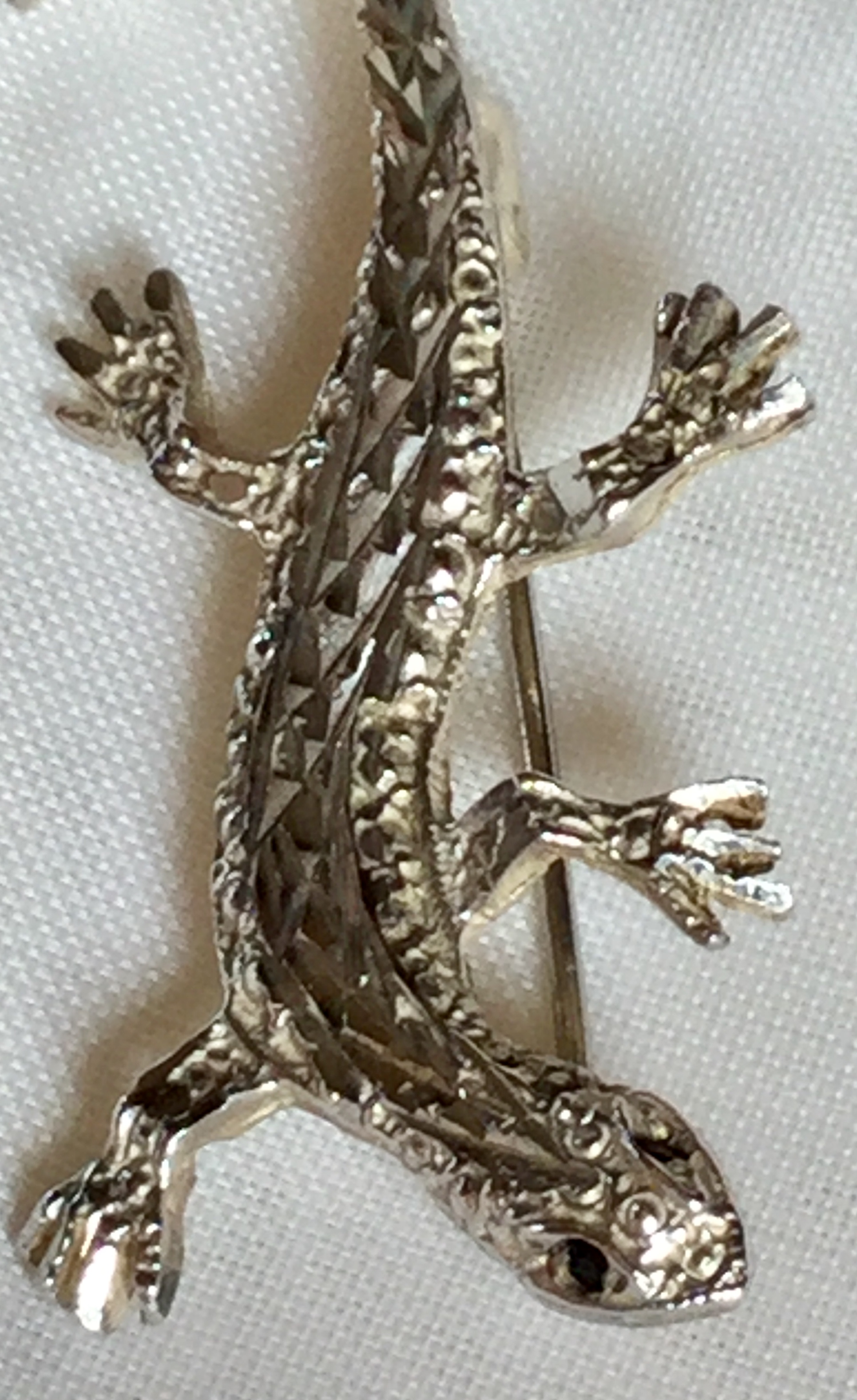 Silver Vintage Lizard Brooch with sparkly onyx eyes 4.10 grams - Image 4 of 7