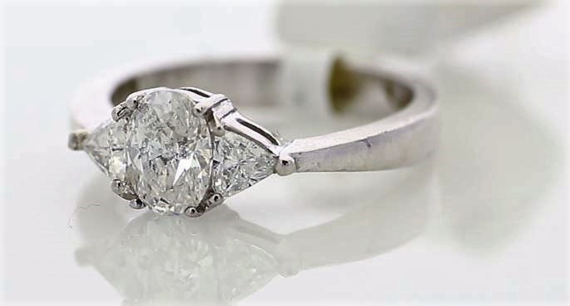 18k White Gold Three Stone Claw Set Diamond Ring 1.00 - Image 2 of 3