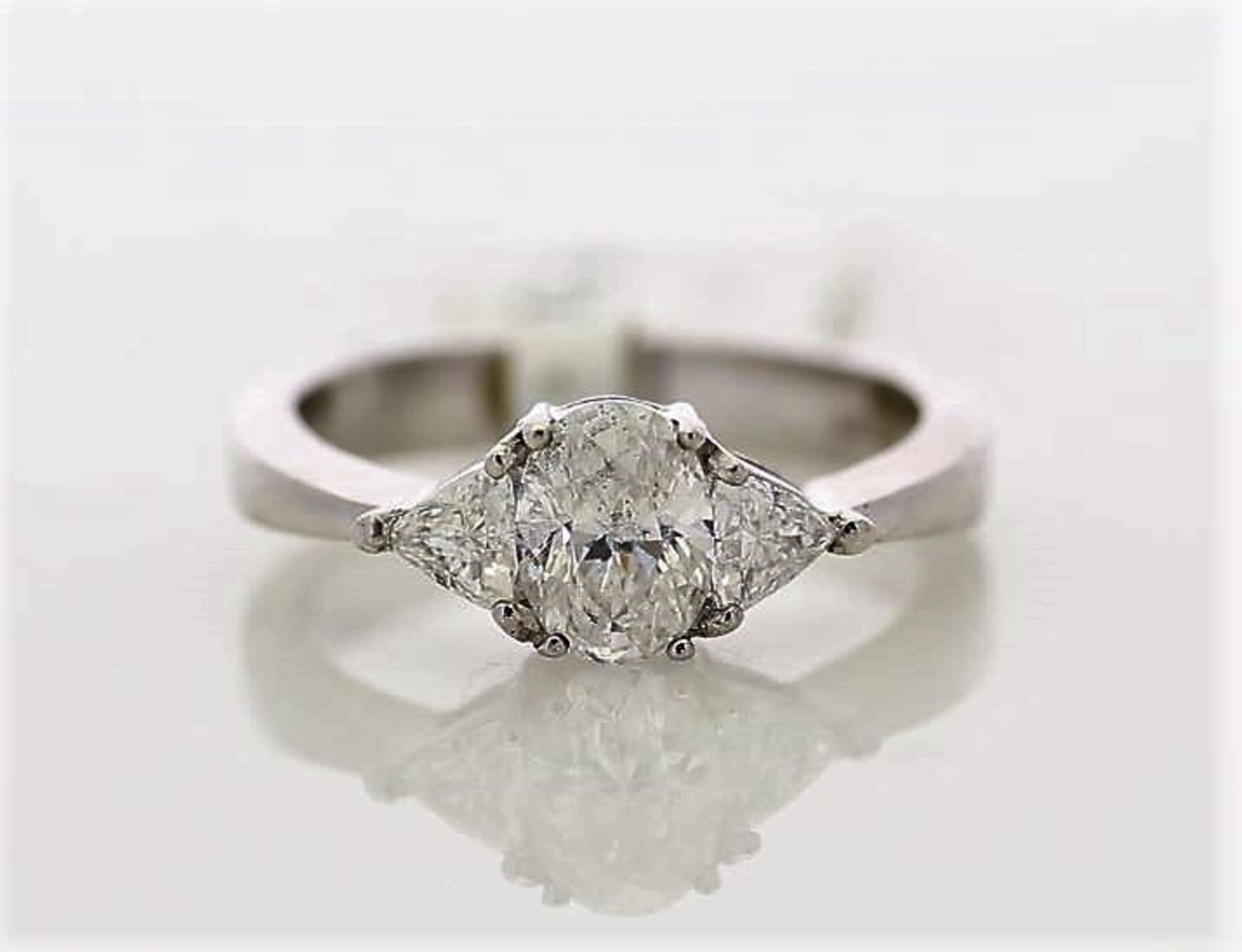 18k White Gold Three Stone Claw Set Diamond Ring 1.00