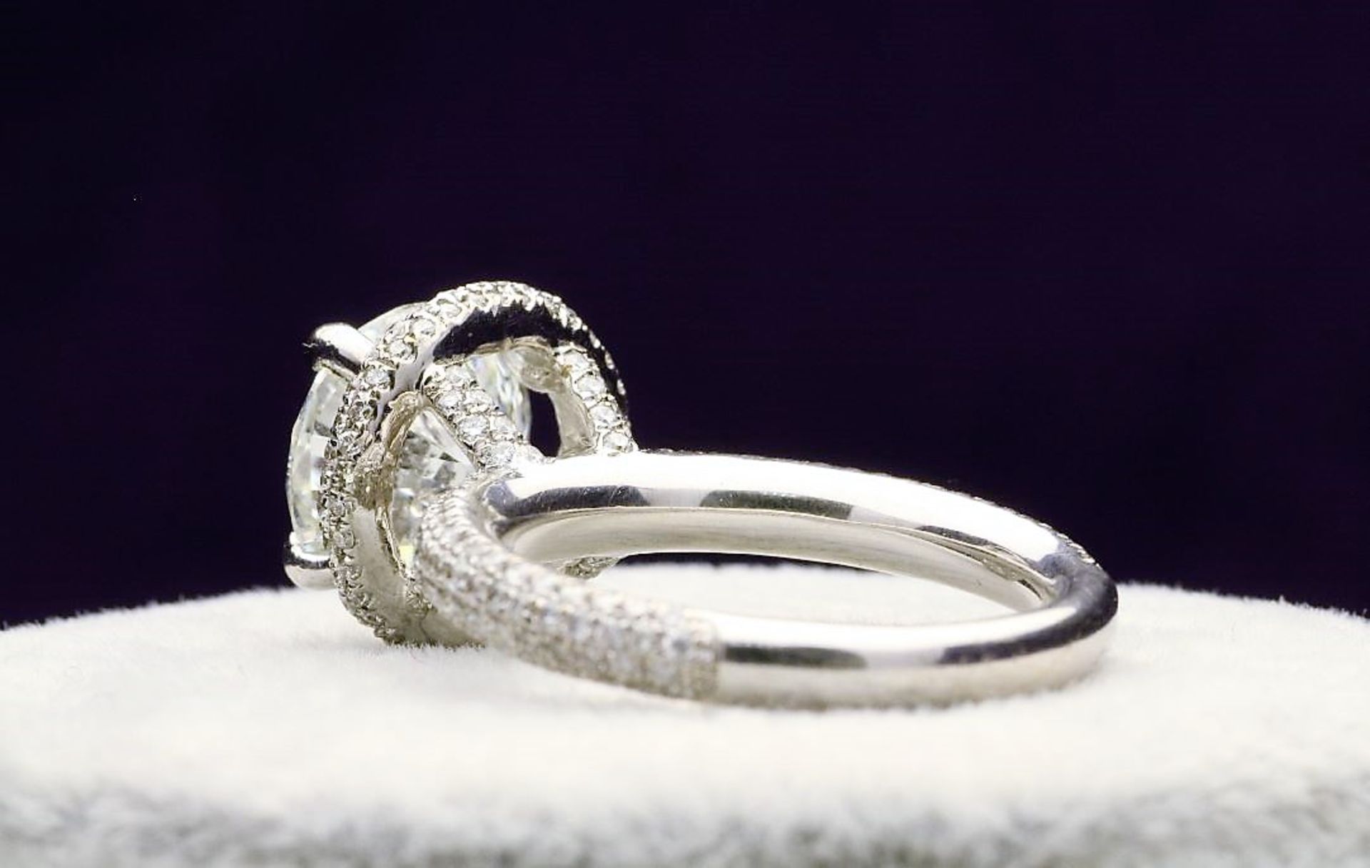 18k White Gold Single Stone With Halo Setting Ring 4.60 - Image 3 of 5