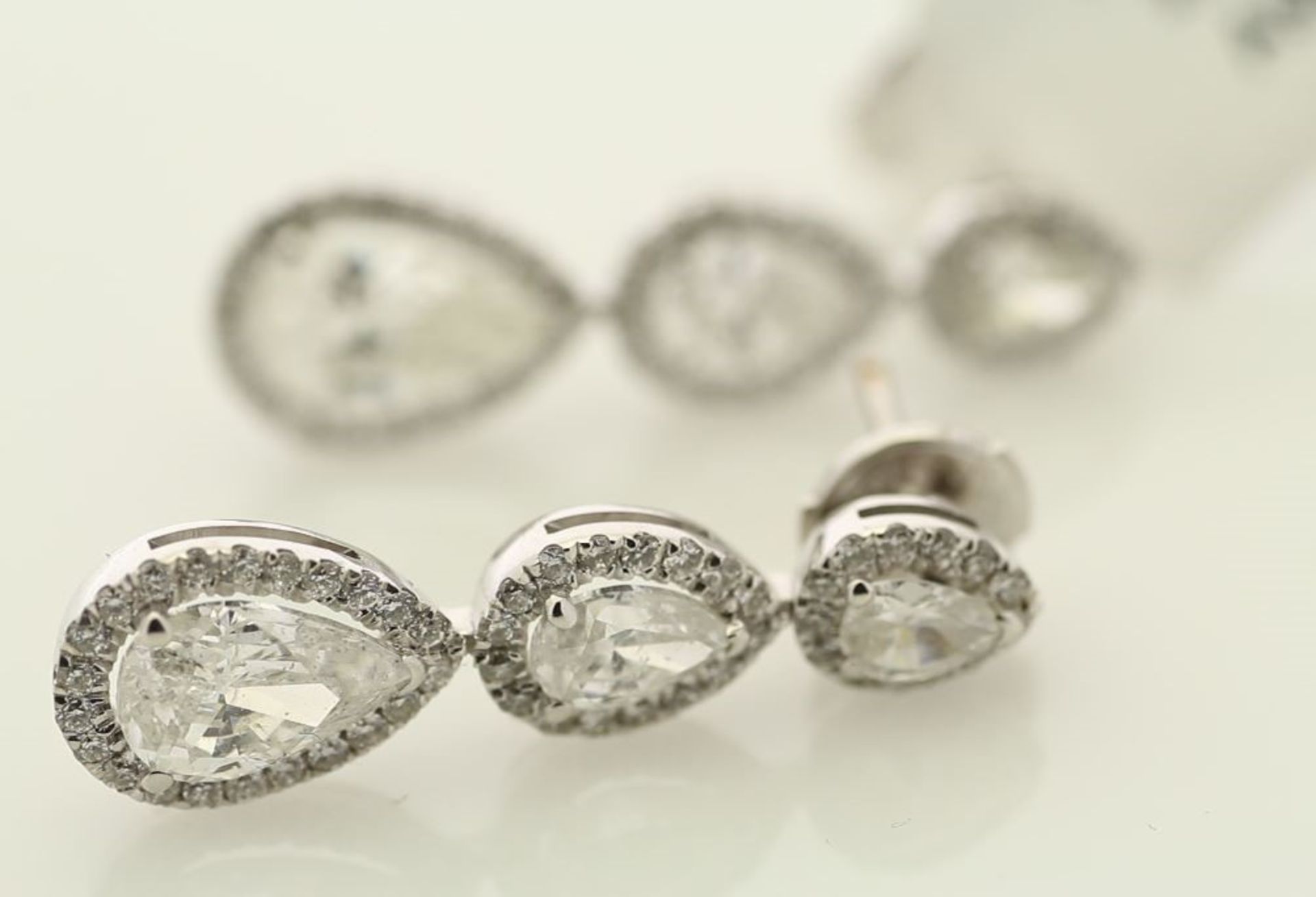 18k White Gold Three Stone Claw Set Diamond Earring 3.43