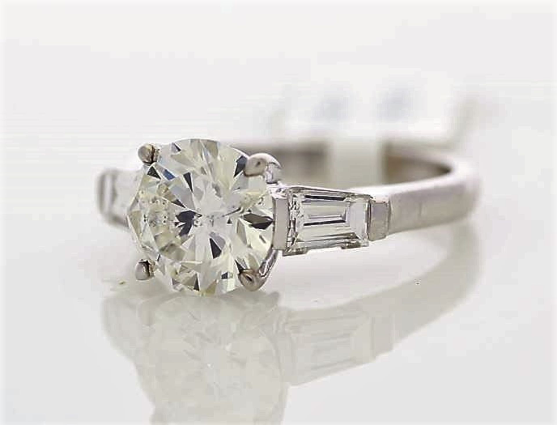 18k White Gold Single Stone Prong Set With Stone Set Shoulders Diamond Ring 2.85 - Image 2 of 3