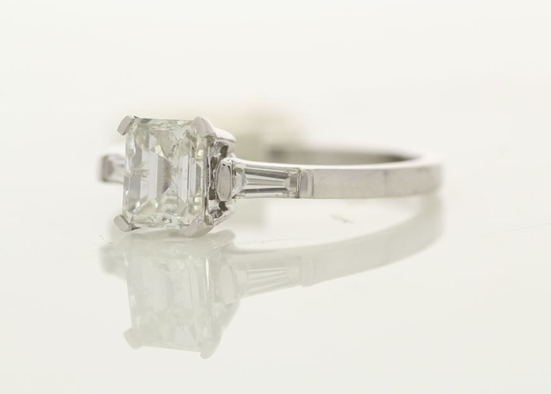 18k White Gold Single Stone Prong Set With Stone Set Shoulders Diamond Ring 1.33 - Image 2 of 3