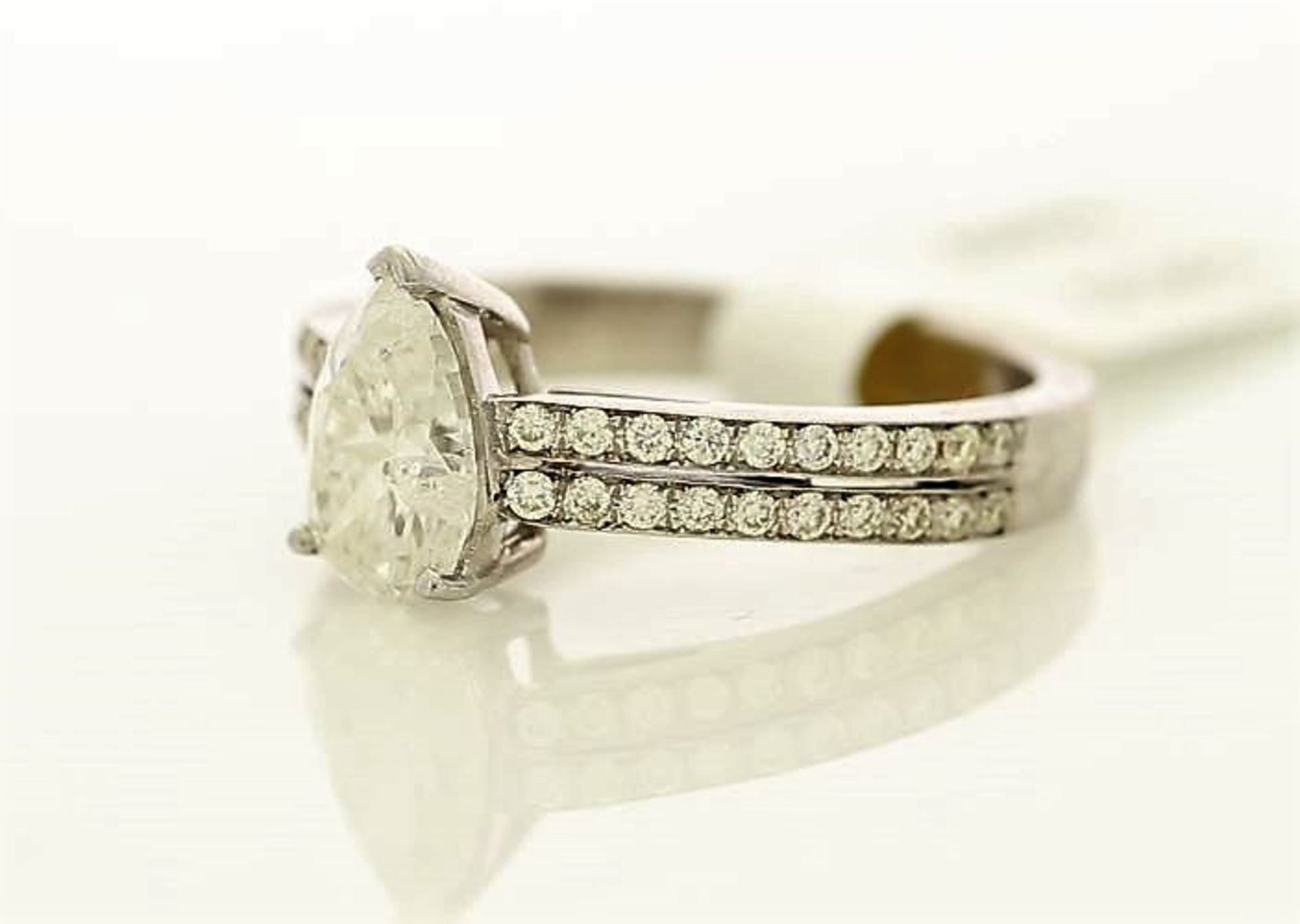 18k White Gold Single Stone Prong Set With Stone Set Shoulders Diamond Ring 1.59 - Image 2 of 3