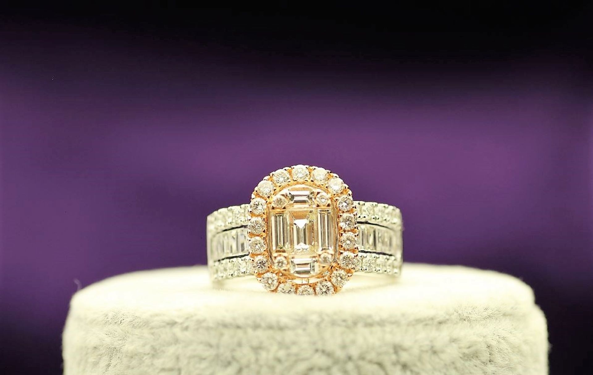 18k White Gold Fancy Cluster Diamond Ring 2.36
