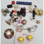 Vintage Retro Parcel of Costume Jewellery and Thimbles. Part of a recent Estate Clearance.