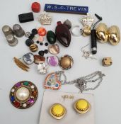 Vintage Retro Parcel of Costume Jewellery and Thimbles. Part of a recent Estate Clearance.