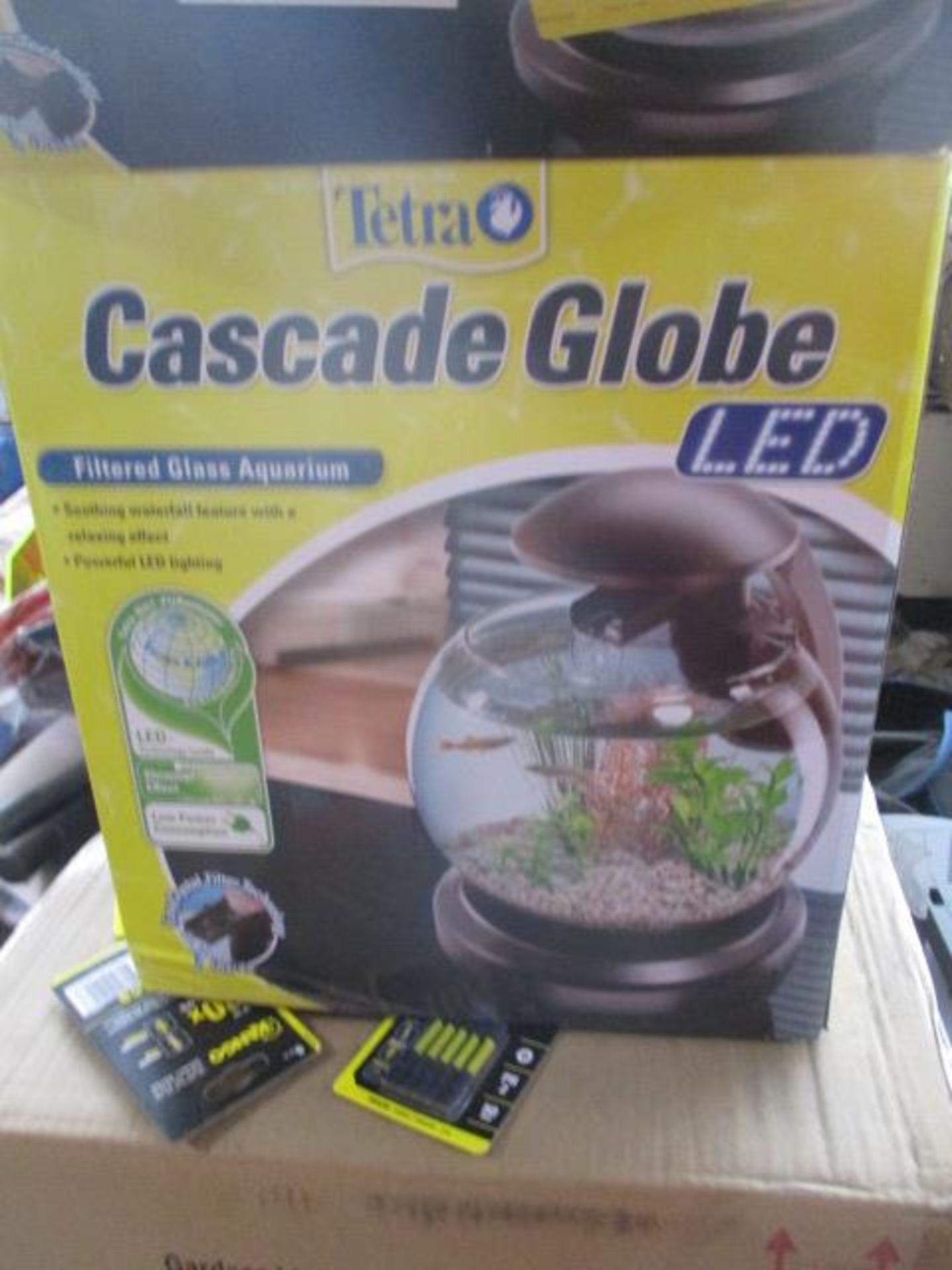 Globe fishtank by Tetra unchecked does not come with fish