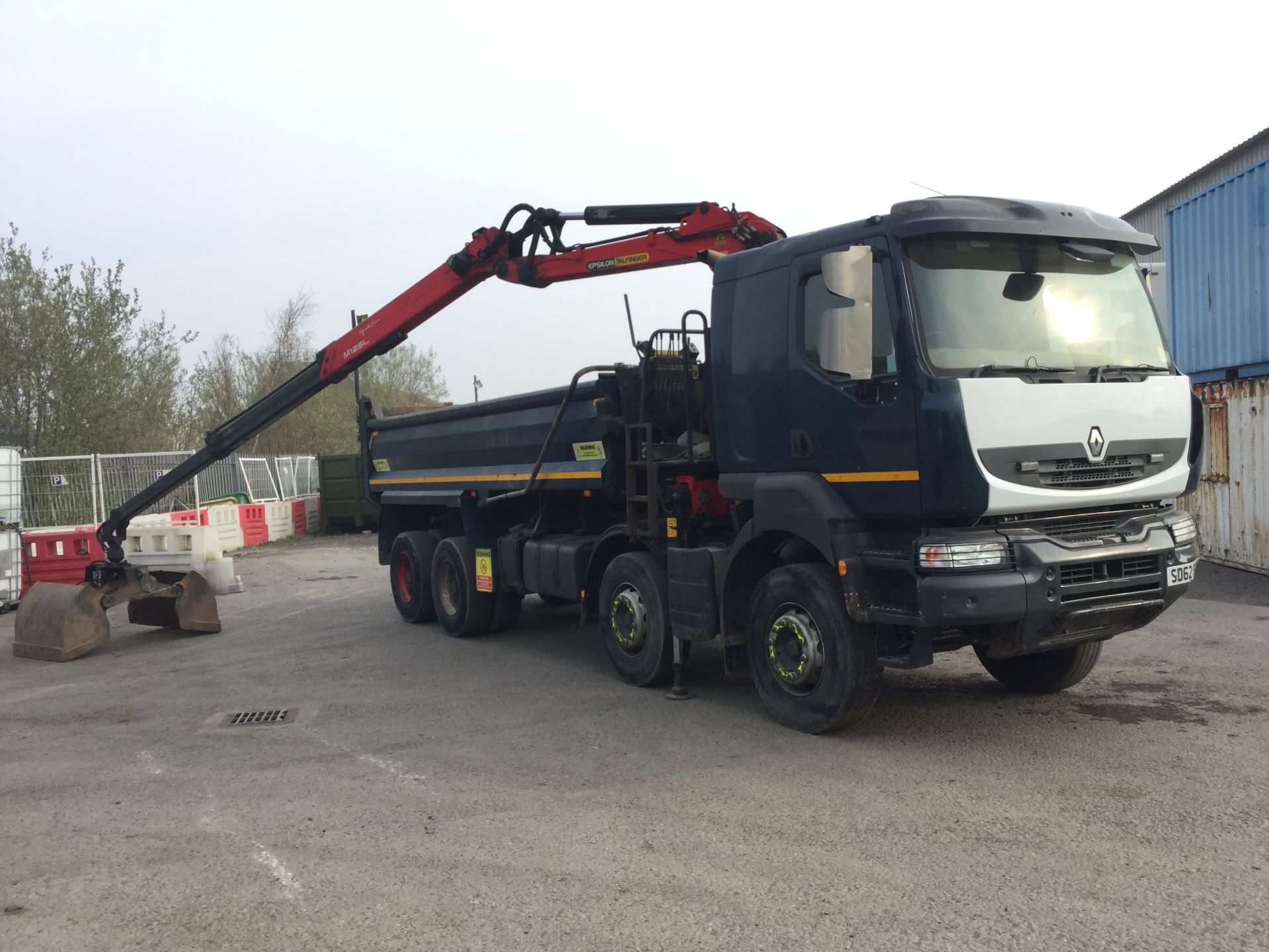 Renault Kerax Tipper Grab - Image 2 of 6