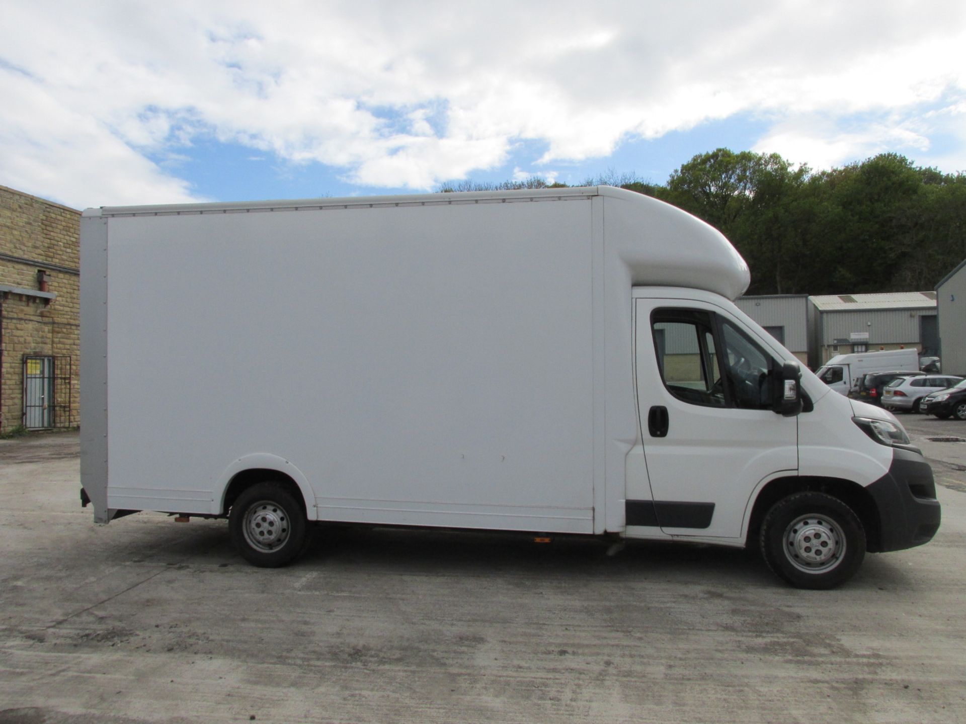2015 "65 Reg" Peugeot Boxer 4.1m Low Loader Box Van with Dhollandia Tail Lift - over £38k when new - Image 3 of 12