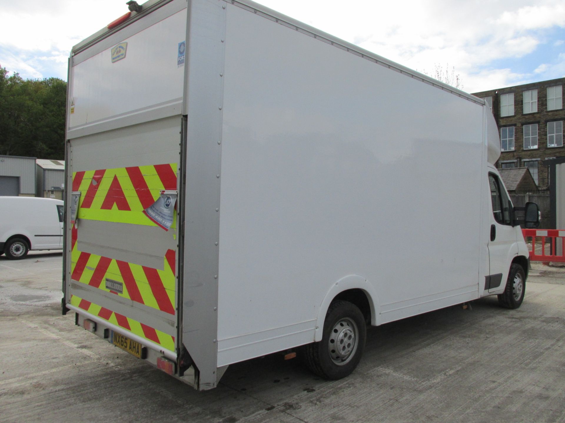 2015 "65 Reg" Peugeot Boxer 4.1m Low Loader Box Van with Dhollandia Tail Lift - over £38k when new - Image 4 of 12