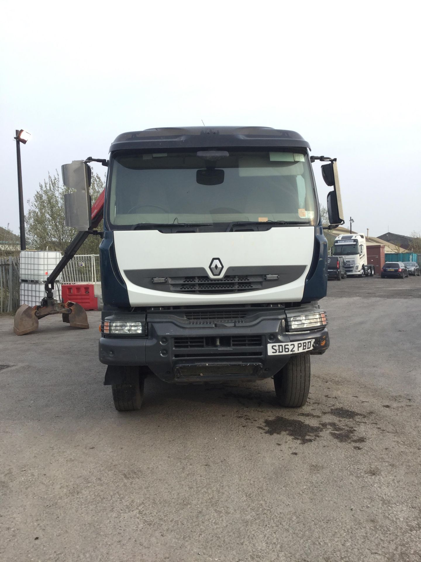 Renault Kerax Tipper Grab - Image 3 of 6