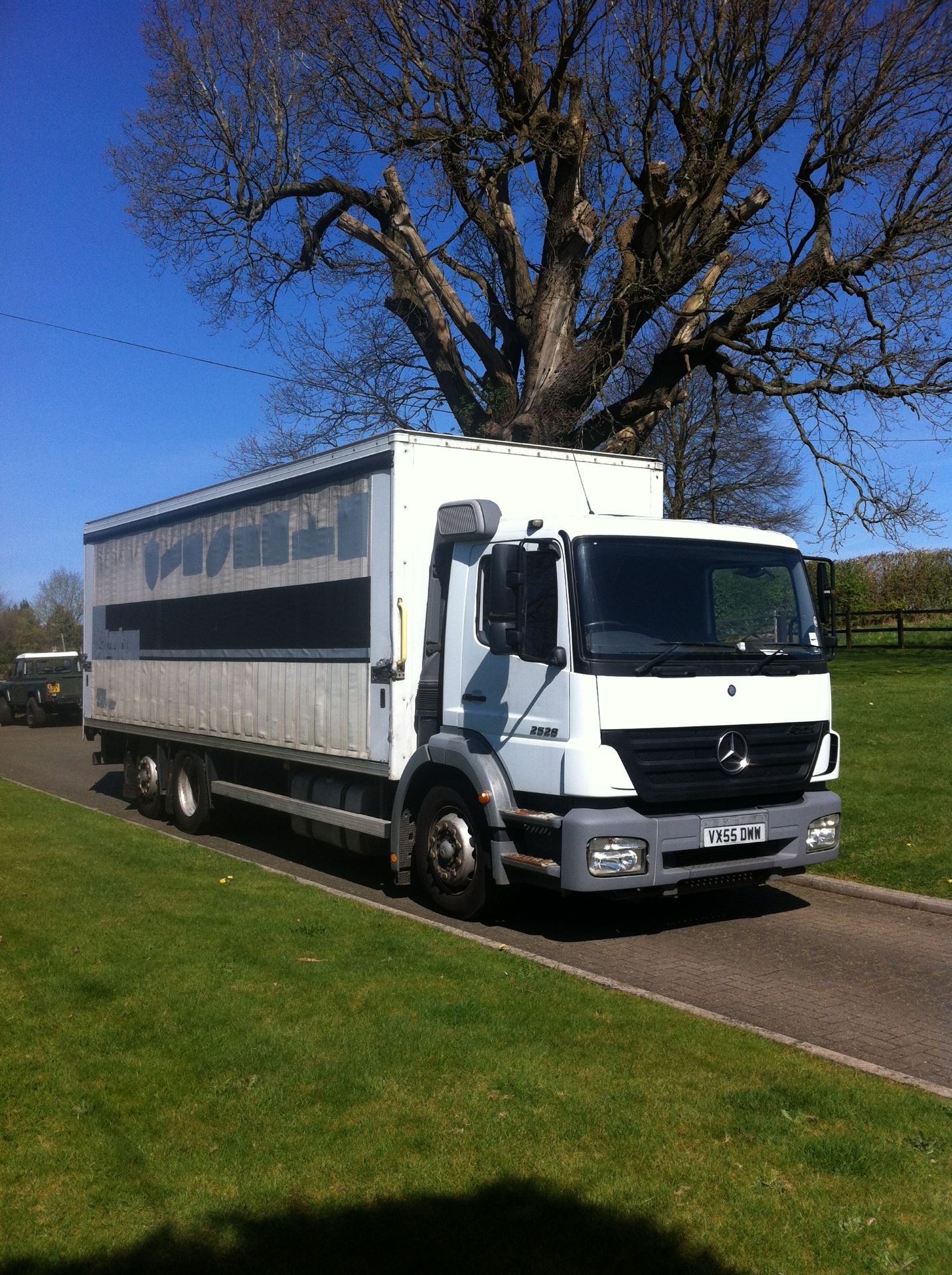 Mercedes Axor 2528Ll Curtain Side Road Friendly Suspension 3 Axle Rear Steer 6370Cc