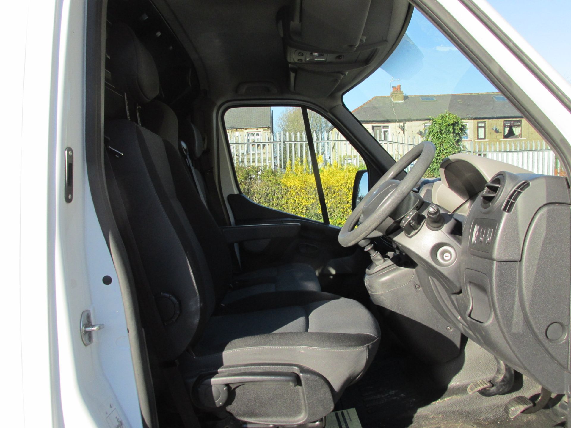 BN15 XNJ Renault Master MH35DCi 125High Roof Panel Van - 1 Owner - Image 17 of 20