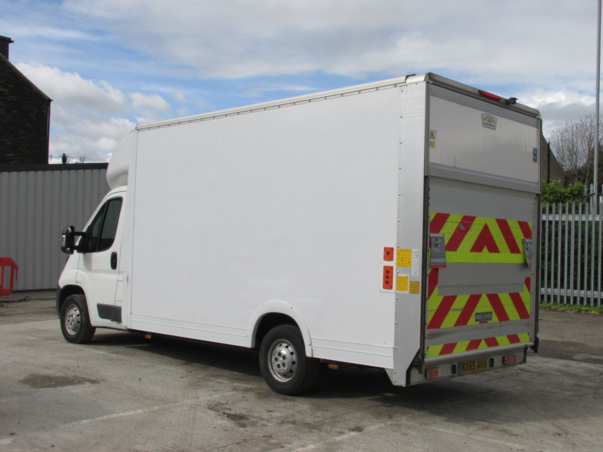 2015 "65 Reg" Peugeot Boxer 4.1m Low Loader Box Van with Dhollandia Tail Lift - over £38k when new - Image 5 of 12