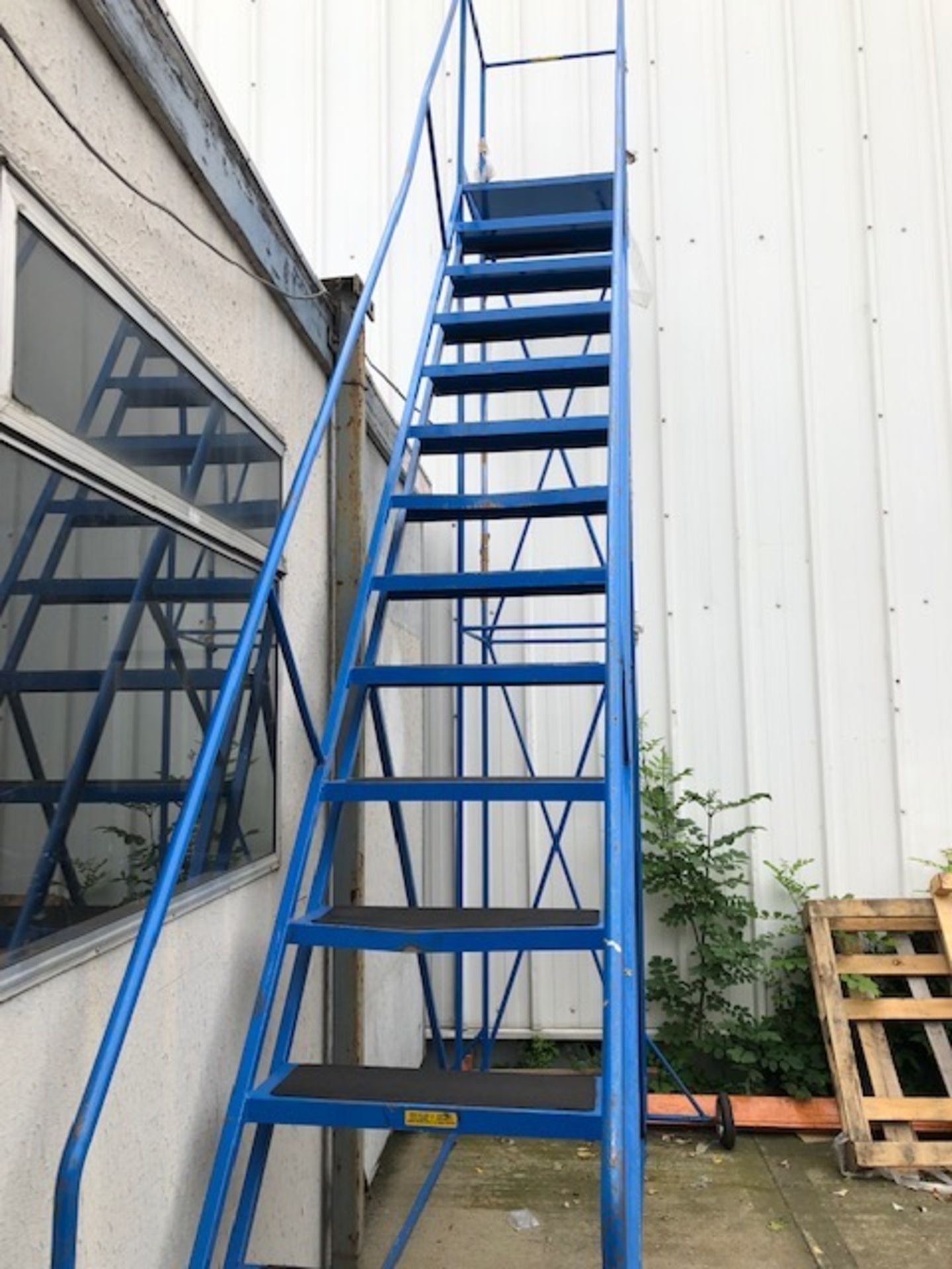 large warehouse / racking steps on wheels - Image 2 of 2