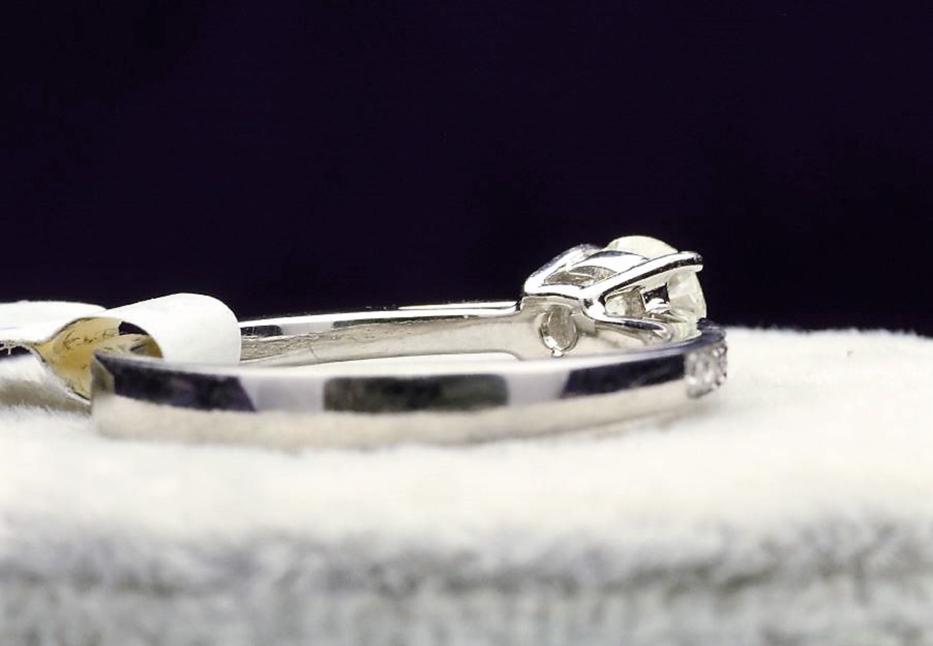 18ct White Gold Single Stone Prong Set With Stone Set Shoulders Diamond Ring 0.68 - Image 3 of 4