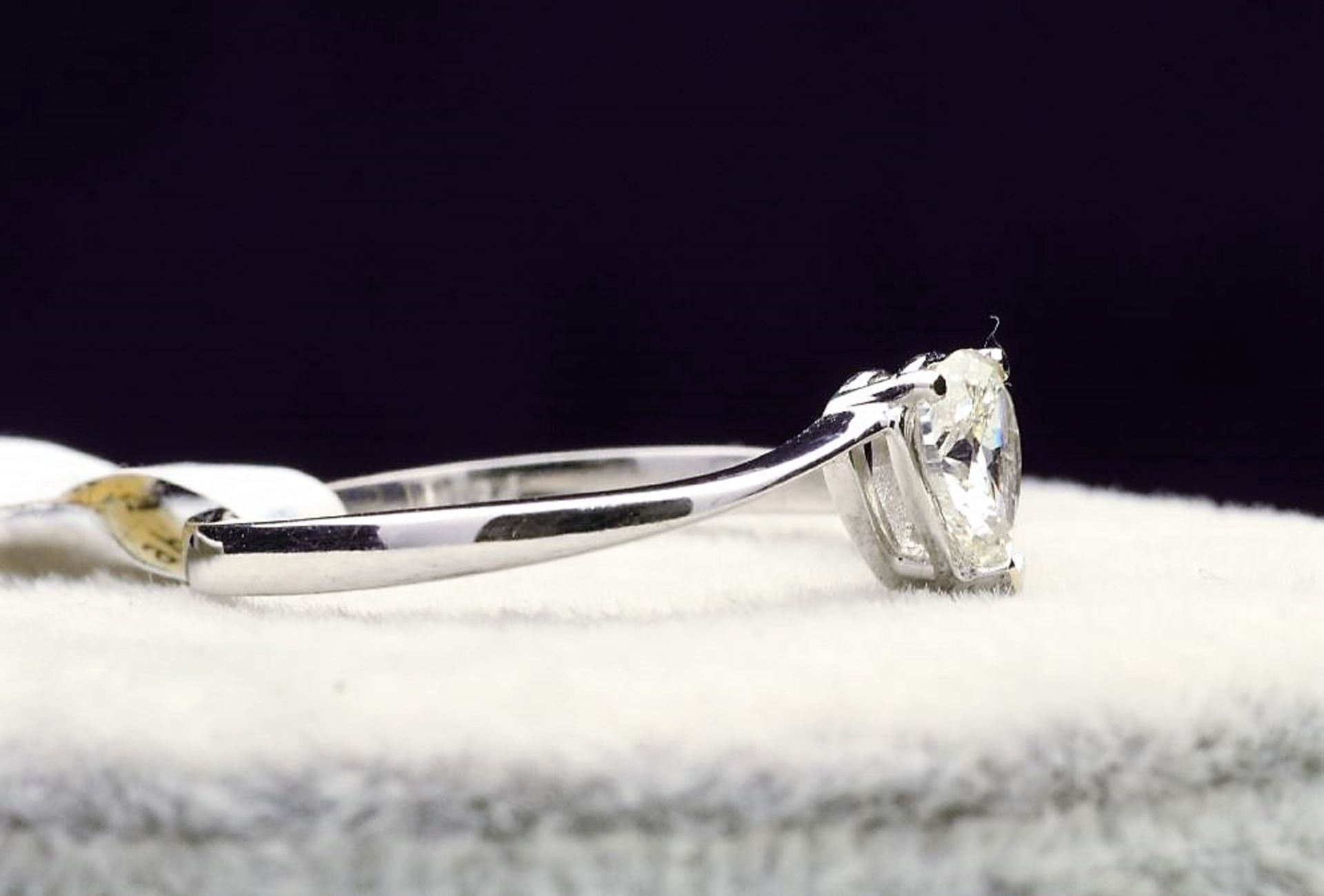 18ct White Gold Single Stone Prong Set Diamond Ring 0.38 - Image 2 of 4