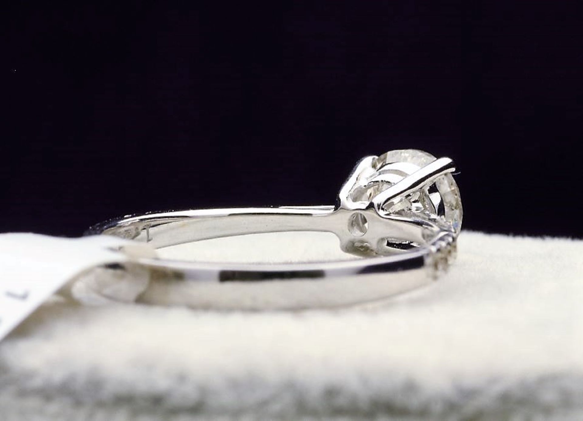 18ct White Gold Single Stone Prong Set With Stone Set Shoulders Diamond Ring 1.37 - Image 3 of 4