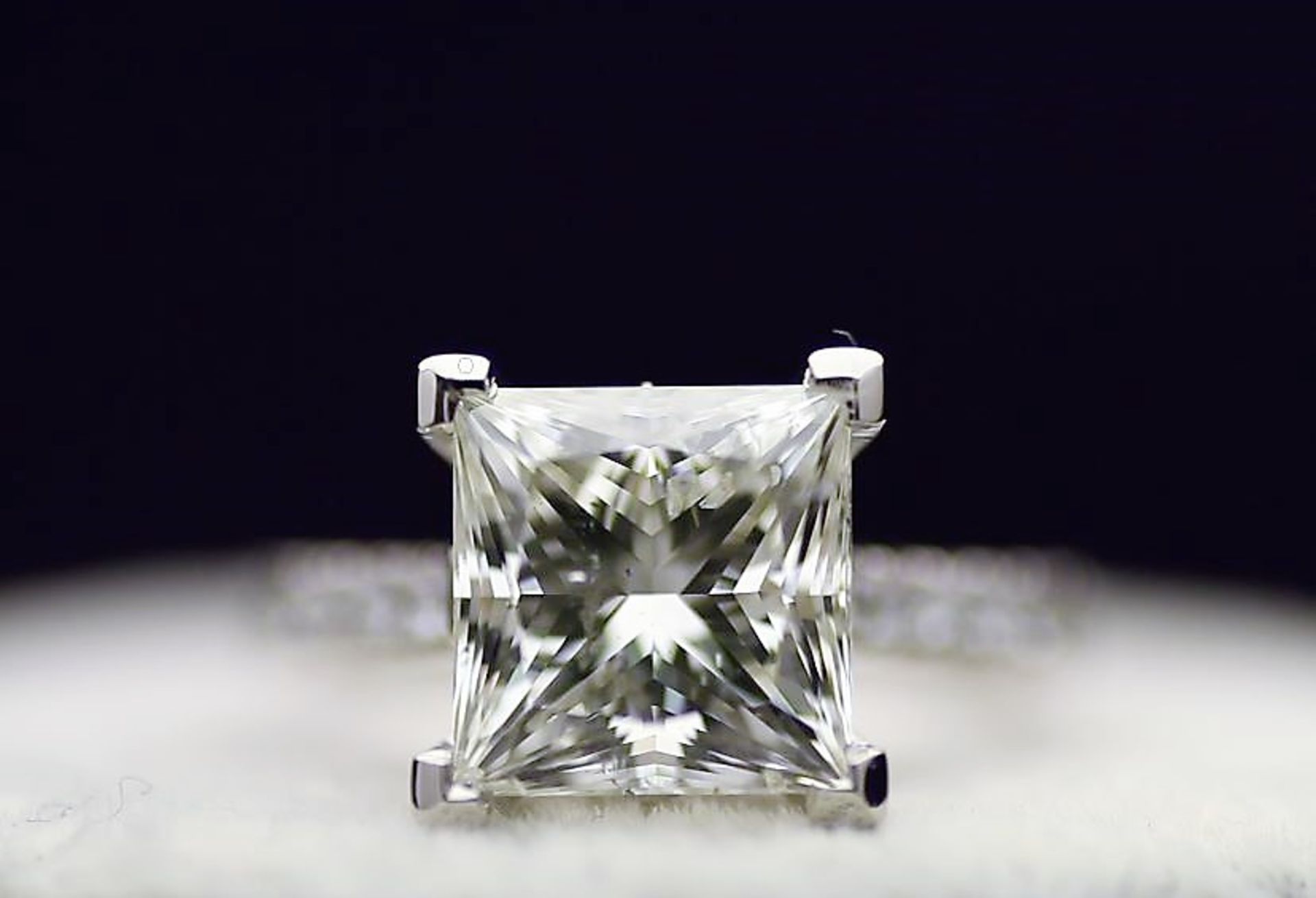 18ct White Gold Single Stone Prong Set With Stone Set Shoulders Diamond Ring 5.00