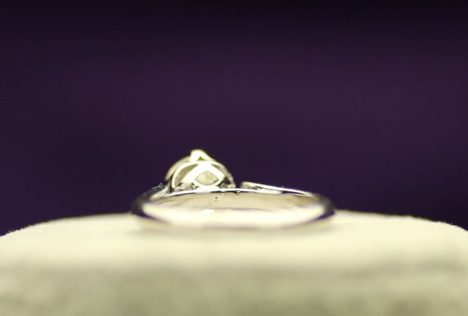 18ct White Gold Single Stone Prong Set Diamond Ring 1.20 - Image 3 of 4