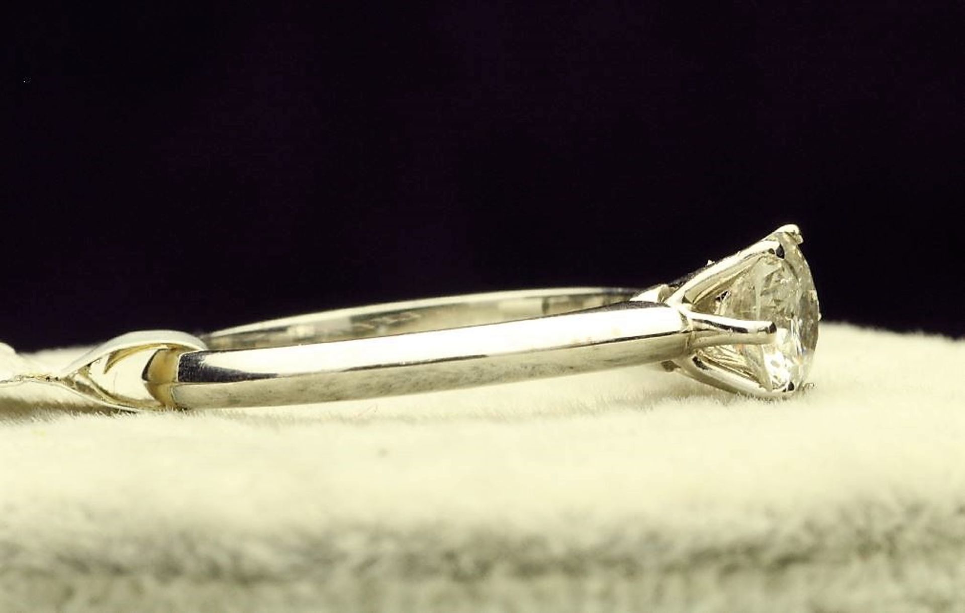 18ct White Gold Single Stone Prong Set Diamond Ring 0.70 - Image 2 of 4