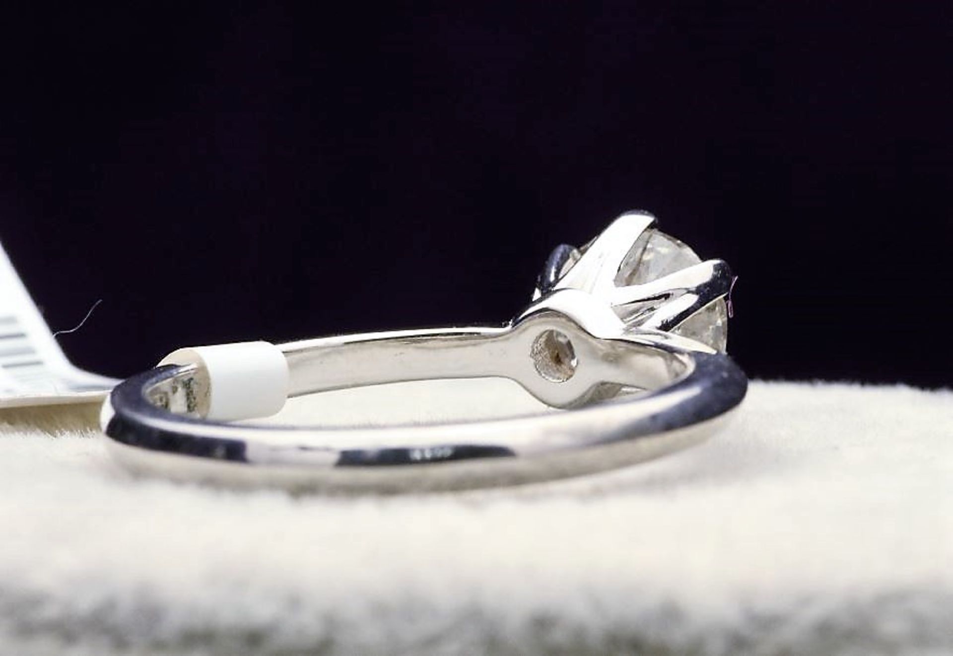 18ct White Gold Single Stone Prong Set Diamond Ring 1.04 - Image 3 of 4