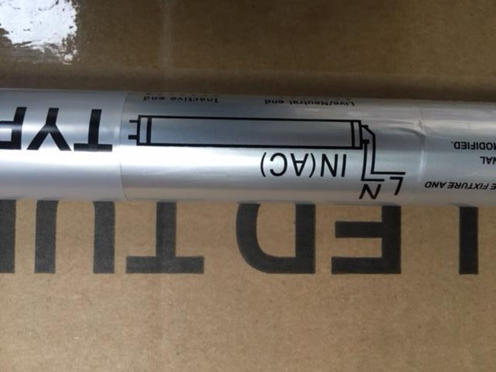 25 x LED TUBES WITH INTERNAL DRIVER COL 4000K no vat on lots - Image 4 of 4