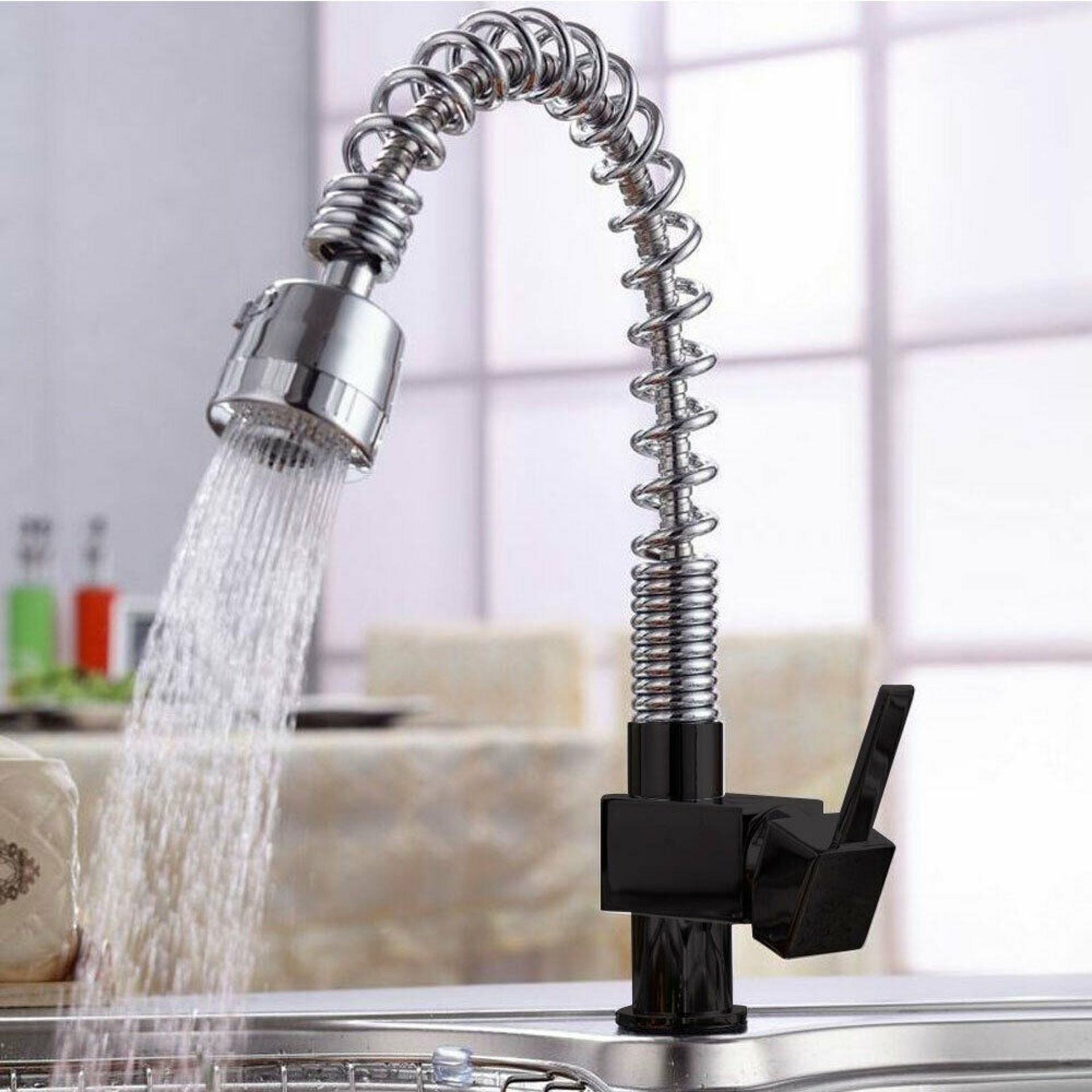 (KL168) Delta Chrome & Black Monobloc Kitchen Tap Swivel Pull Out Spray Mixer. RRP £249.99. - Image 2 of 3