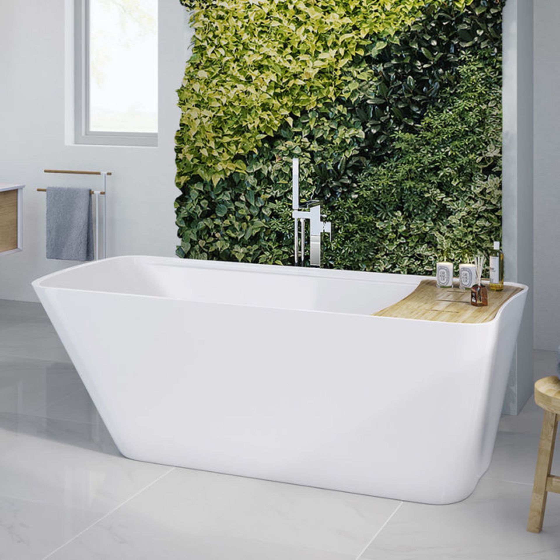 (OS56) 1700mmx780mm Freestanding Berg Bath with Bath Board. RRP £ 1,499. Showcasing style and