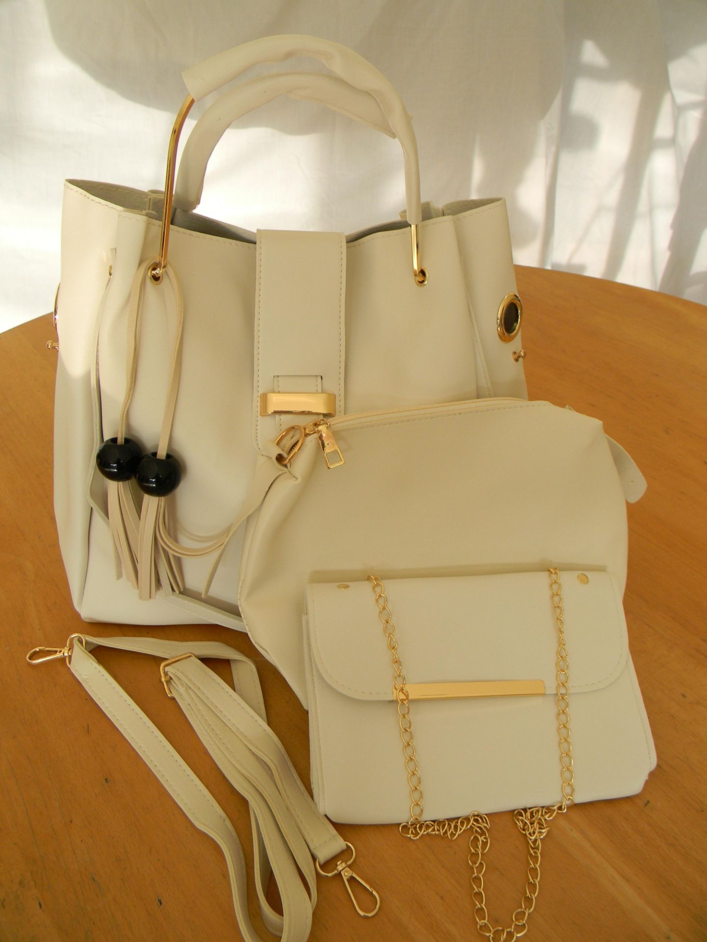 White Ladies 3 Piece handbag Set