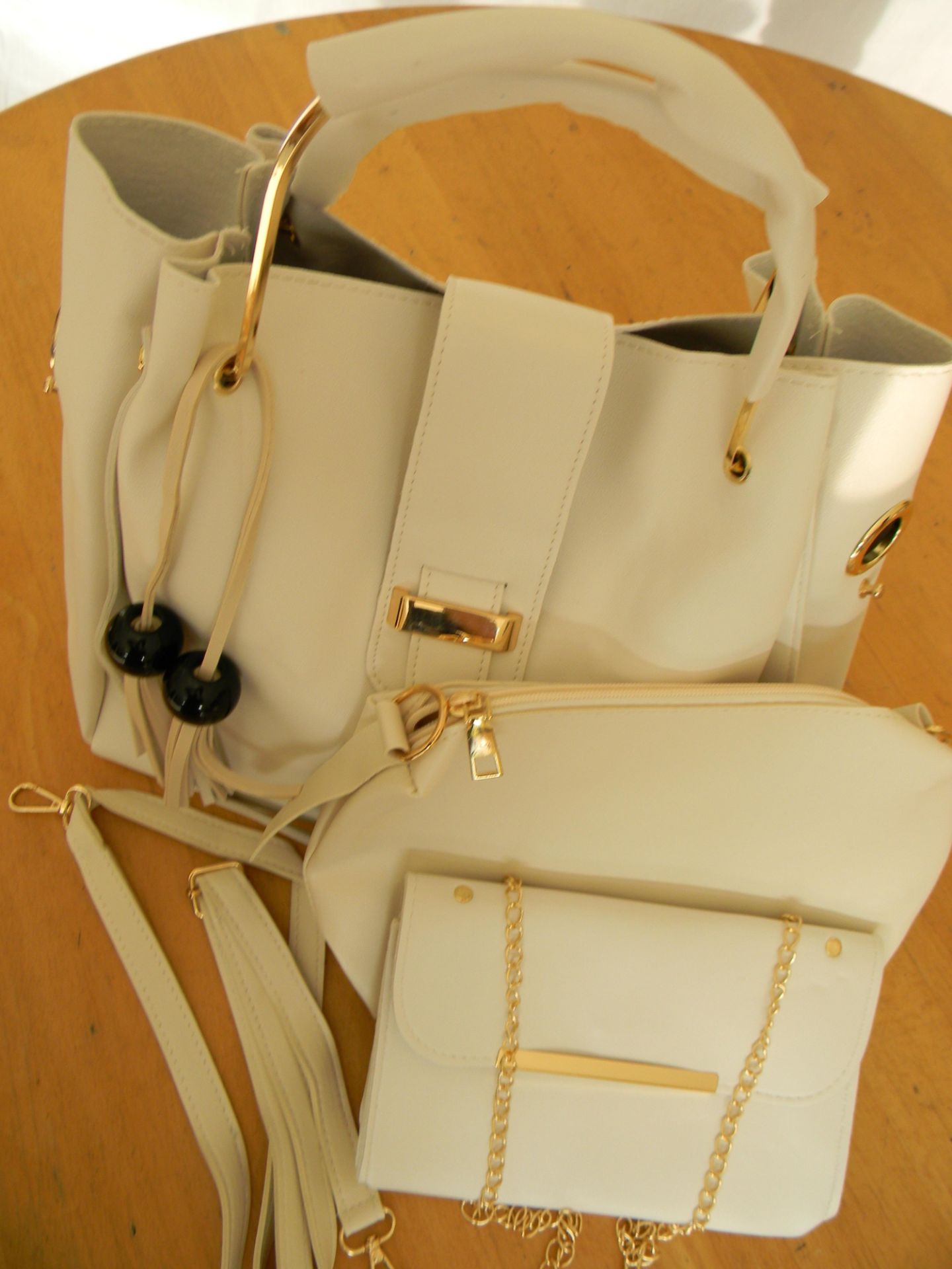 White Ladies 3 Piece handbag Set - Image 2 of 3