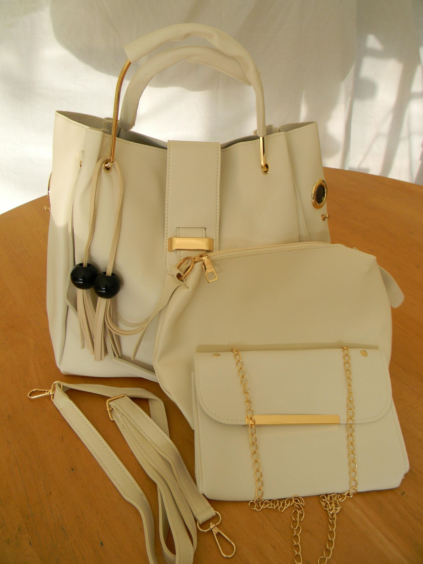 White Ladies 3 Piece handbag Set - Image 3 of 3