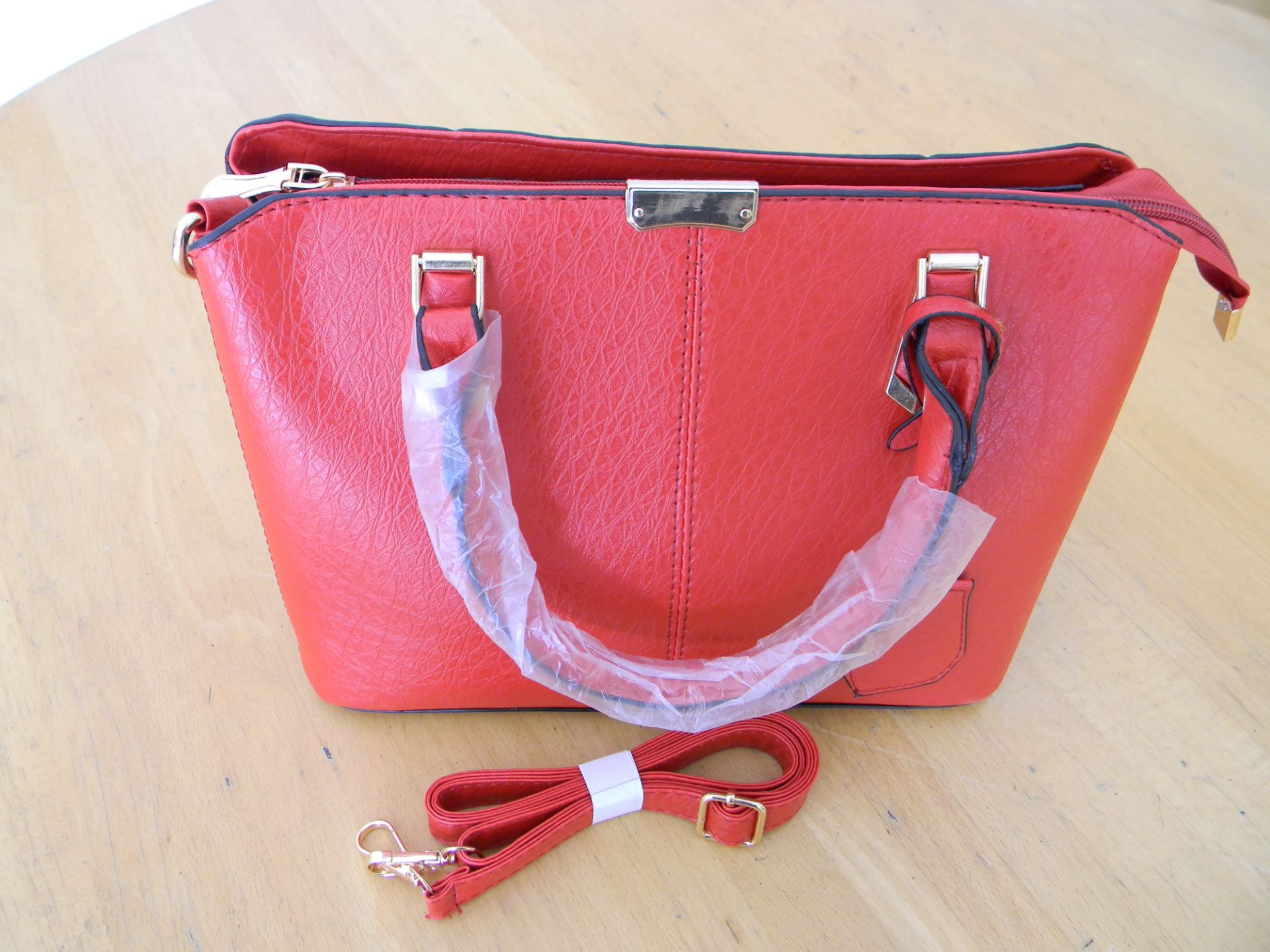 Red Handbag Elegant design - Image 3 of 4