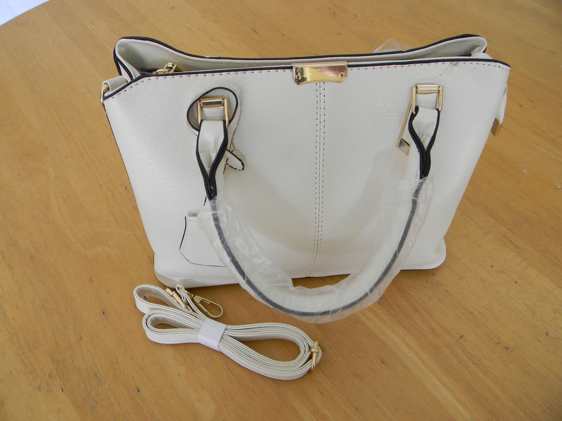 White Handbag Elegant design - Image 3 of 4
