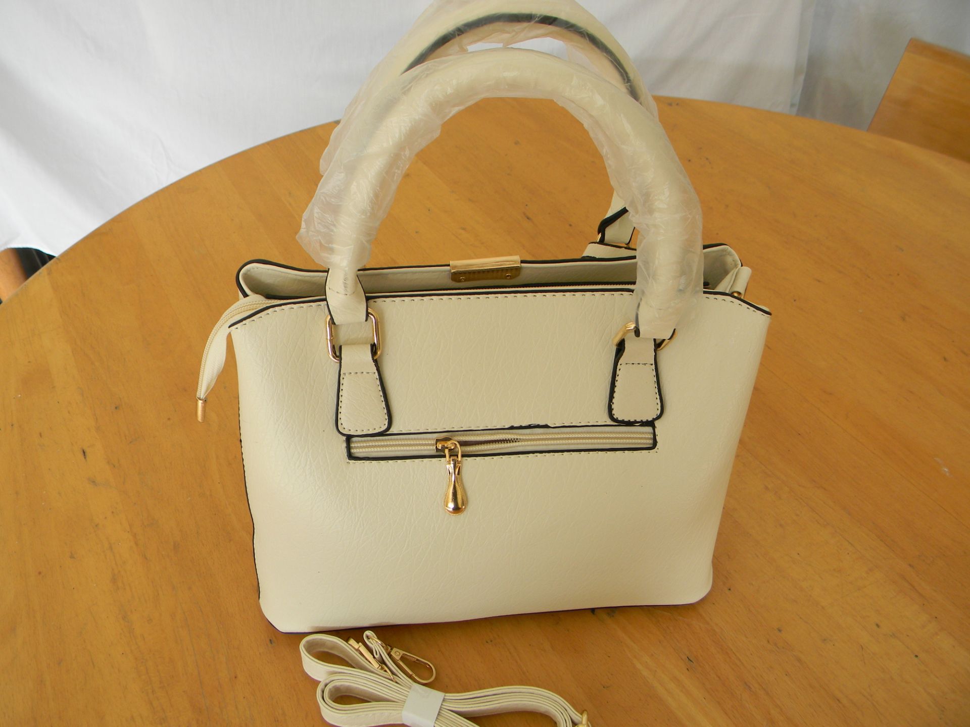 White Handbag Elegant design - Image 2 of 4