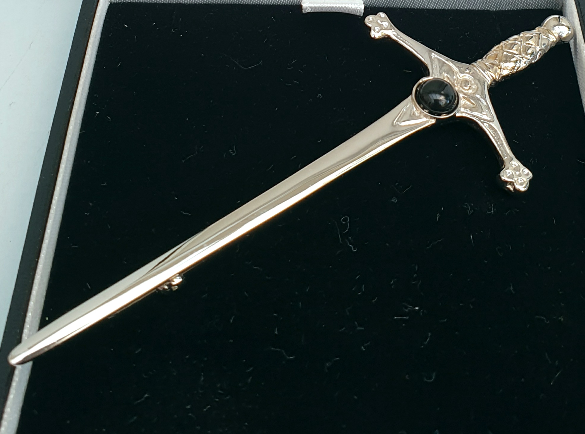 Vintage Retro Silver Coloured Metal Kilt Pin Shaped as a Sword Boxed - Image 2 of 2