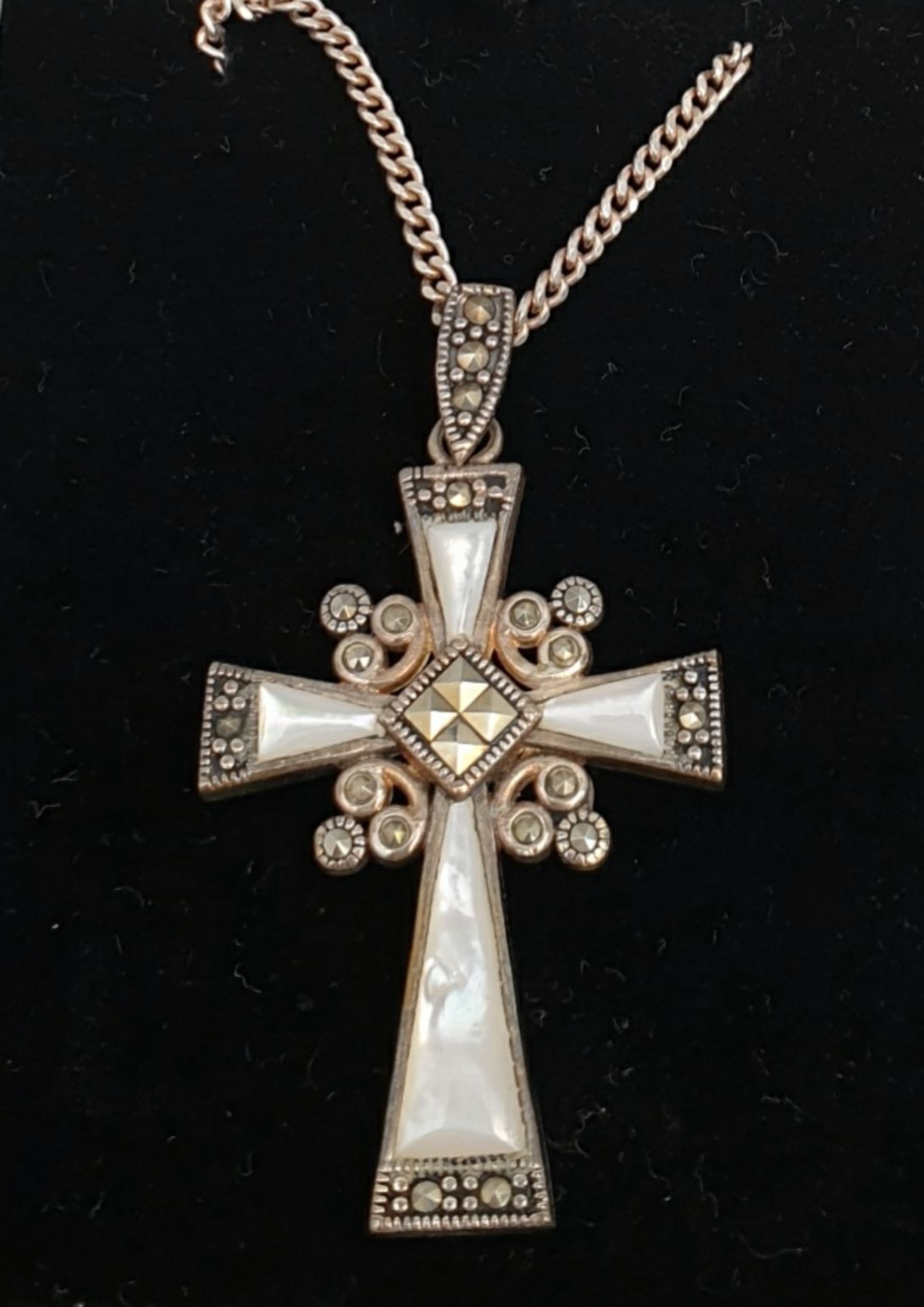 Vintage Retro Jewellery Silver Cross and Chain 1948 Inlaid Mother of Pearl and Marcasite - Image 2 of 2