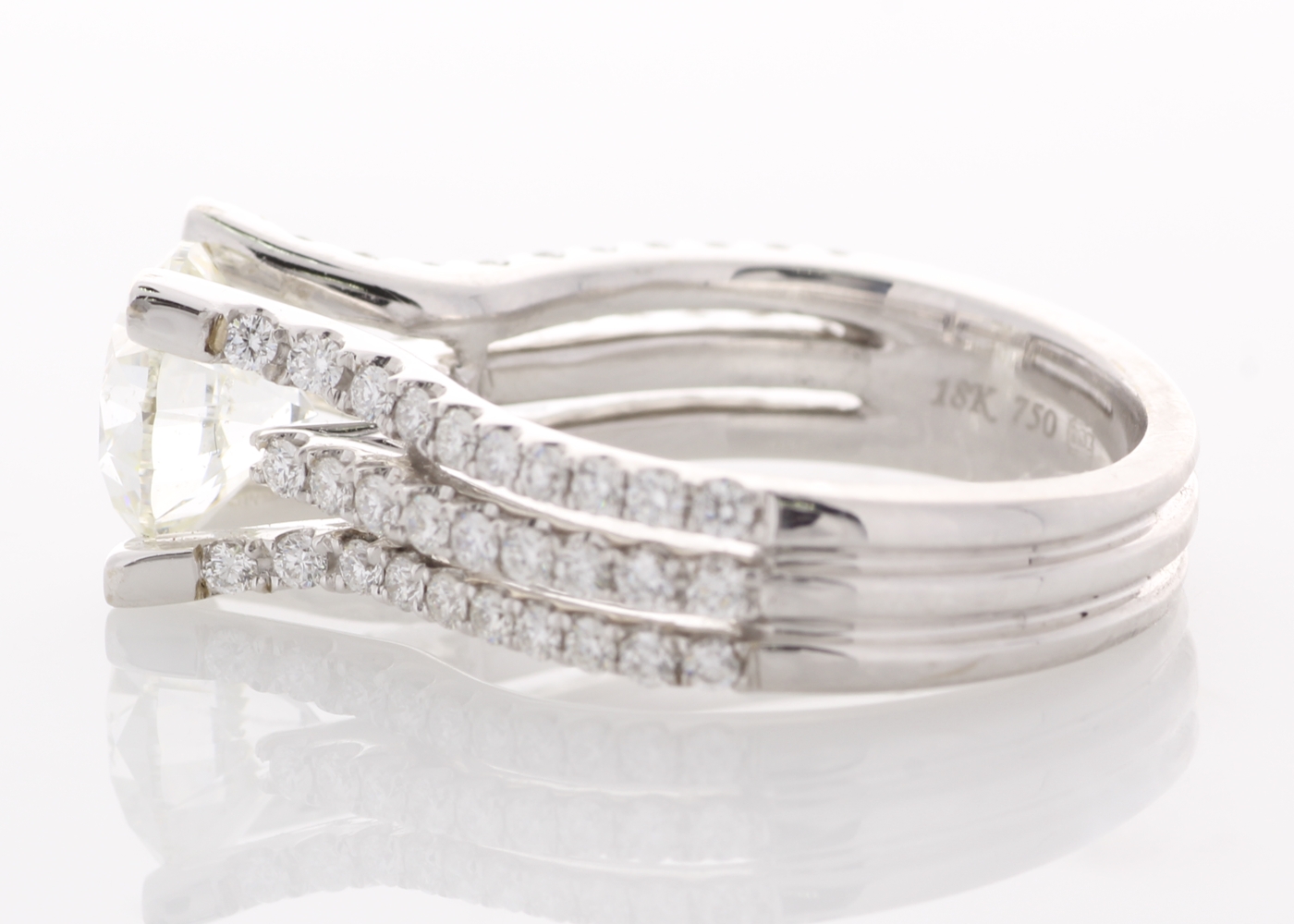 18ct White Gold Single Stone Prong Set With Stone Set Shoulders Diamond Ring 3.10 - Image 3 of 6