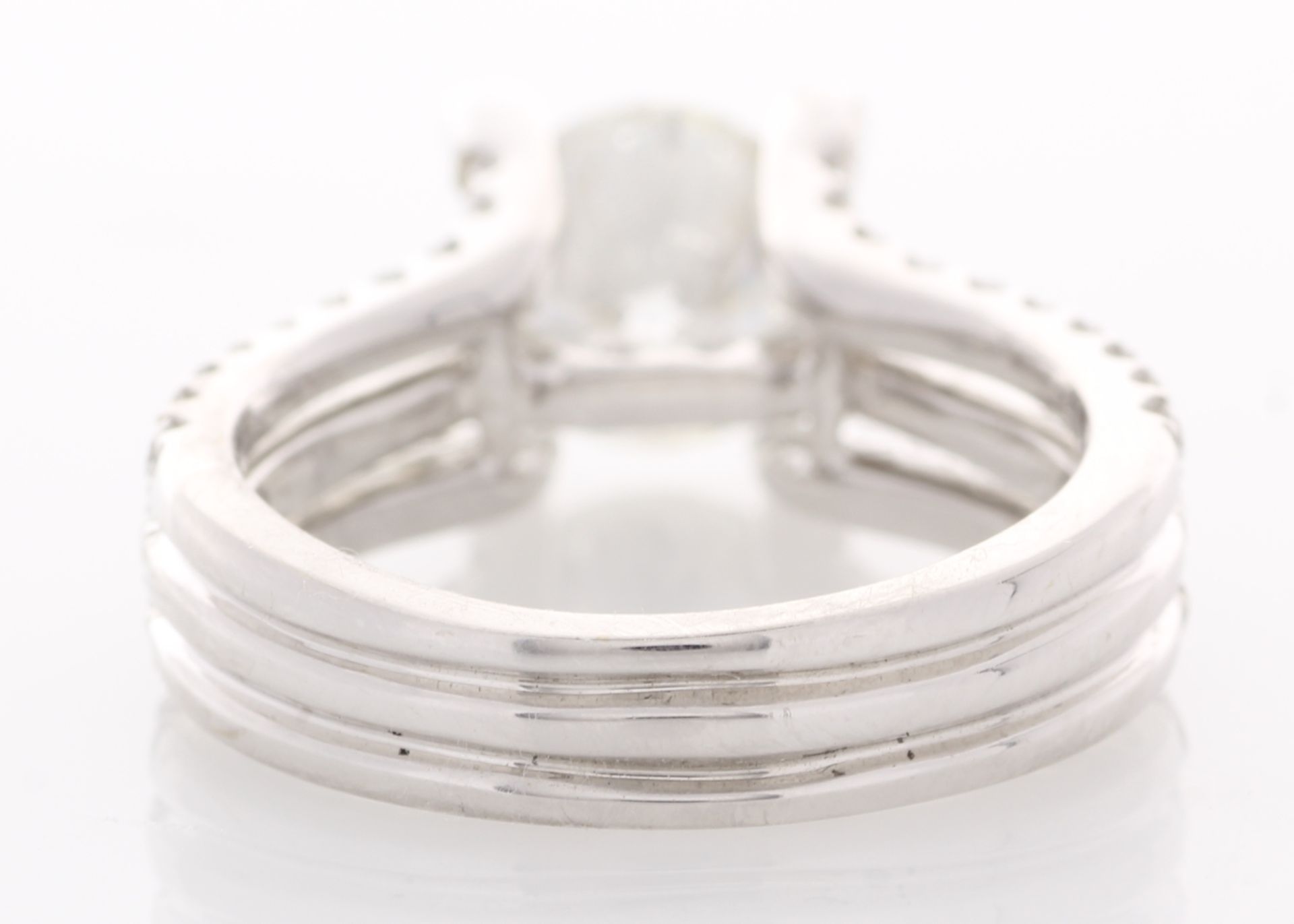 18ct White Gold Single Stone Prong Set With Stone Set Shoulders Diamond Ring 3.10 - Image 5 of 6