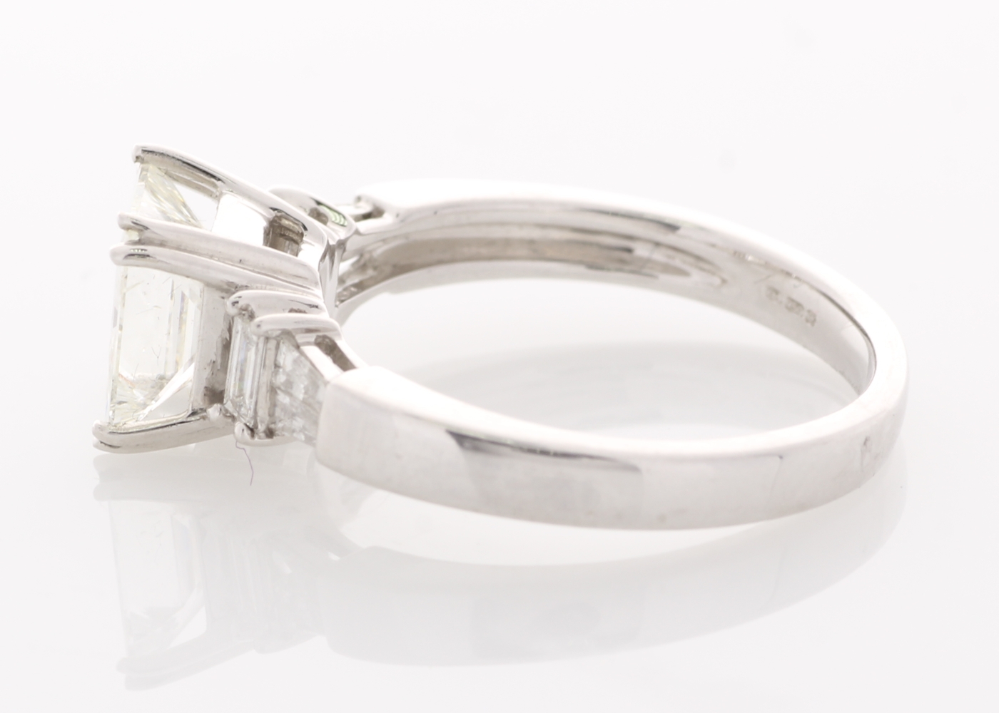 18ct White Gold Single Stone Prong Set With Stone Set Shoulders Diamond Ring 1.66 - Image 3 of 5