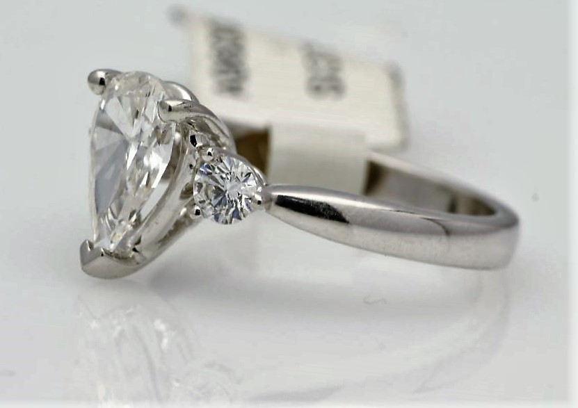 18ct White Gold Three Stone Claw Set Diamond Ring 1.19 - Image 2 of 3