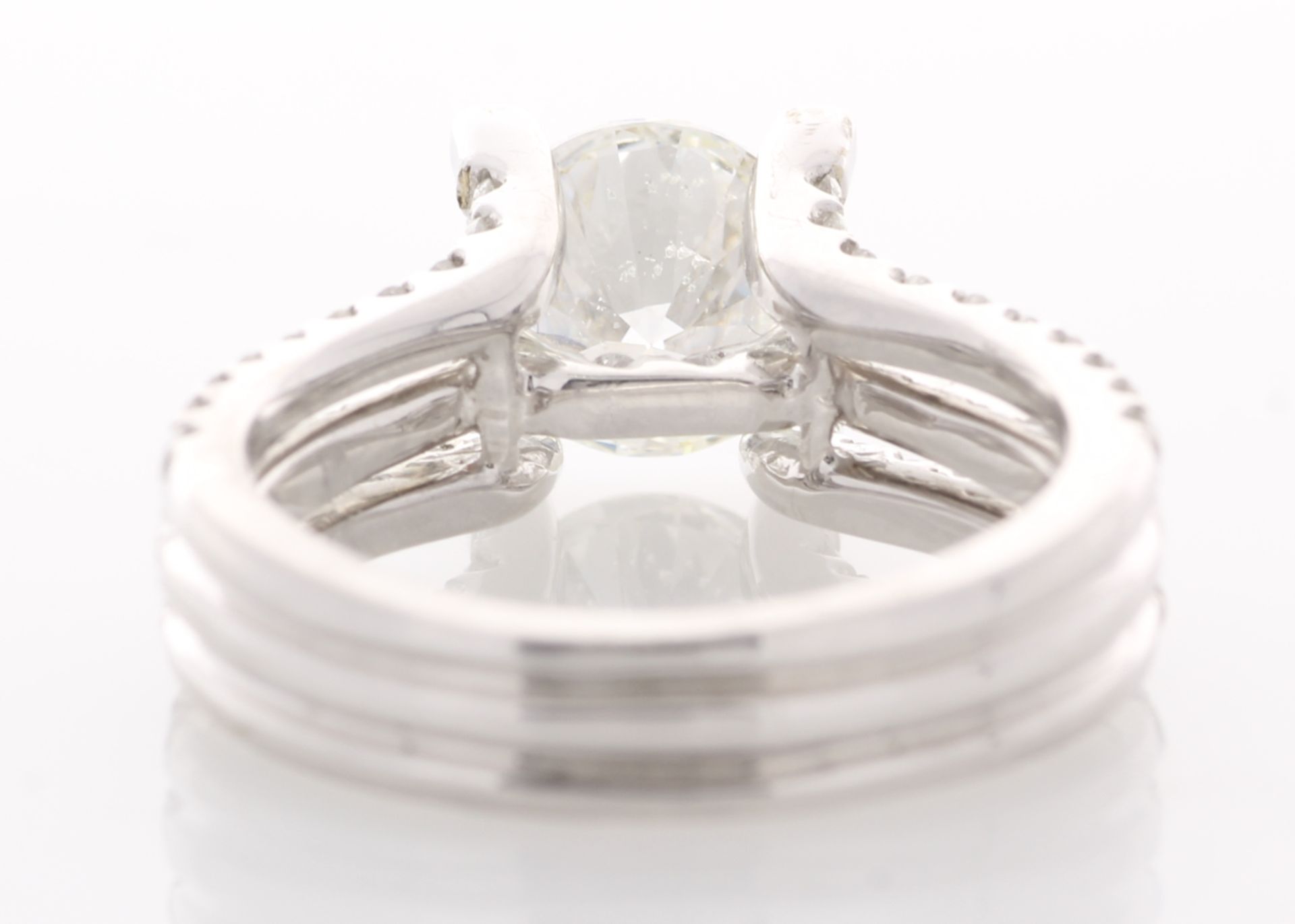 18ct White Gold Single Stone Prong Set With Stone Set Shoulders Diamond Ring 3.10 - Image 4 of 6