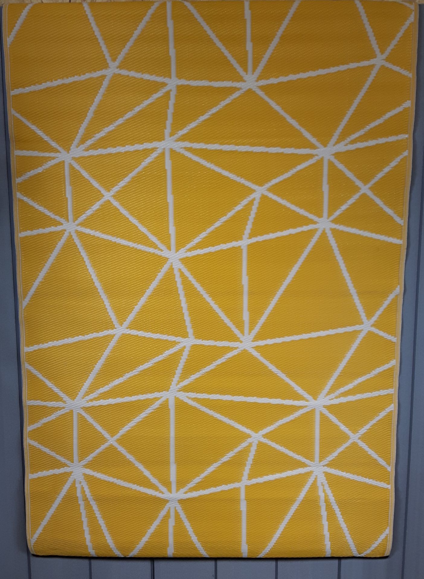 All weather yellow & white patio / decking / caravan /beach outdoor rugs - Image 4 of 4
