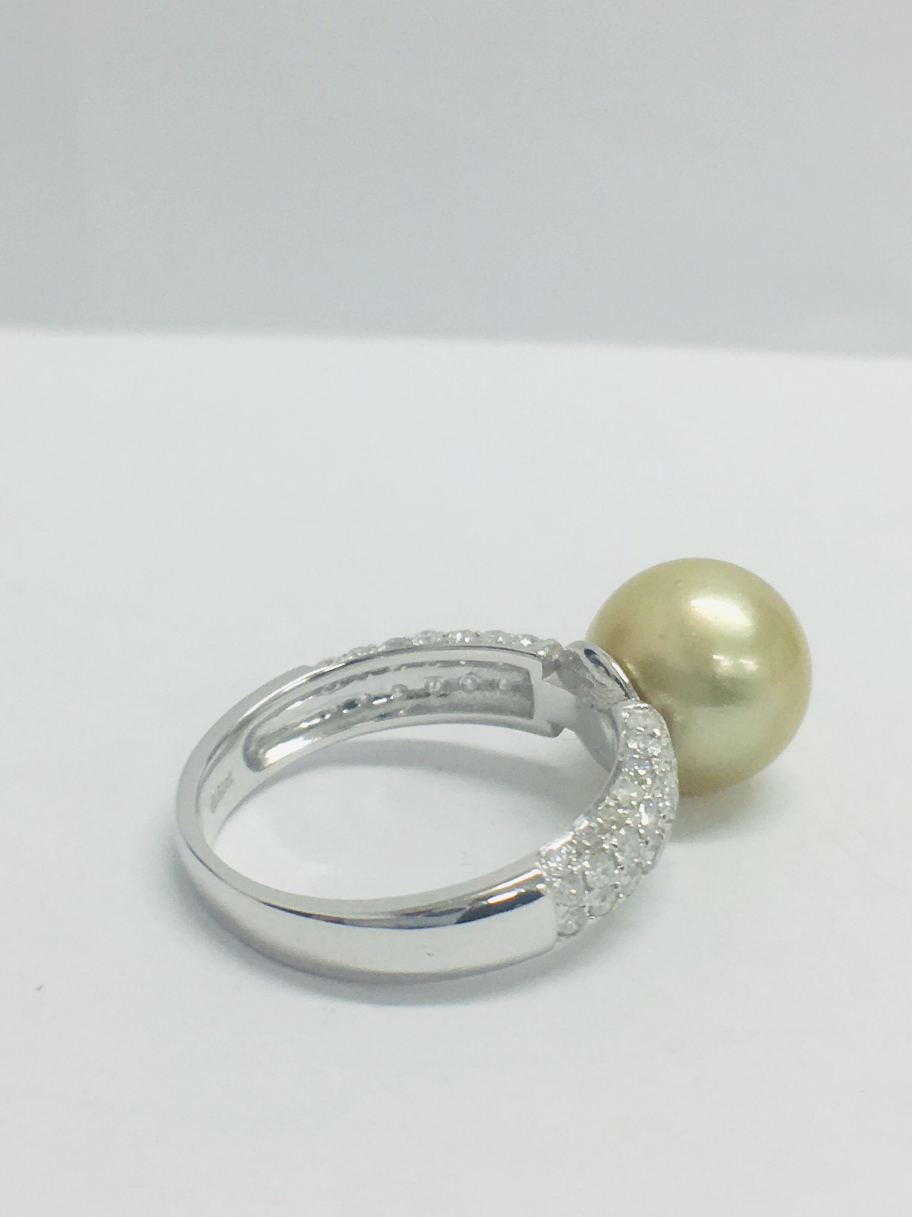 14Ct White Gold Pearl & Diamond Ring. - Image 7 of 11